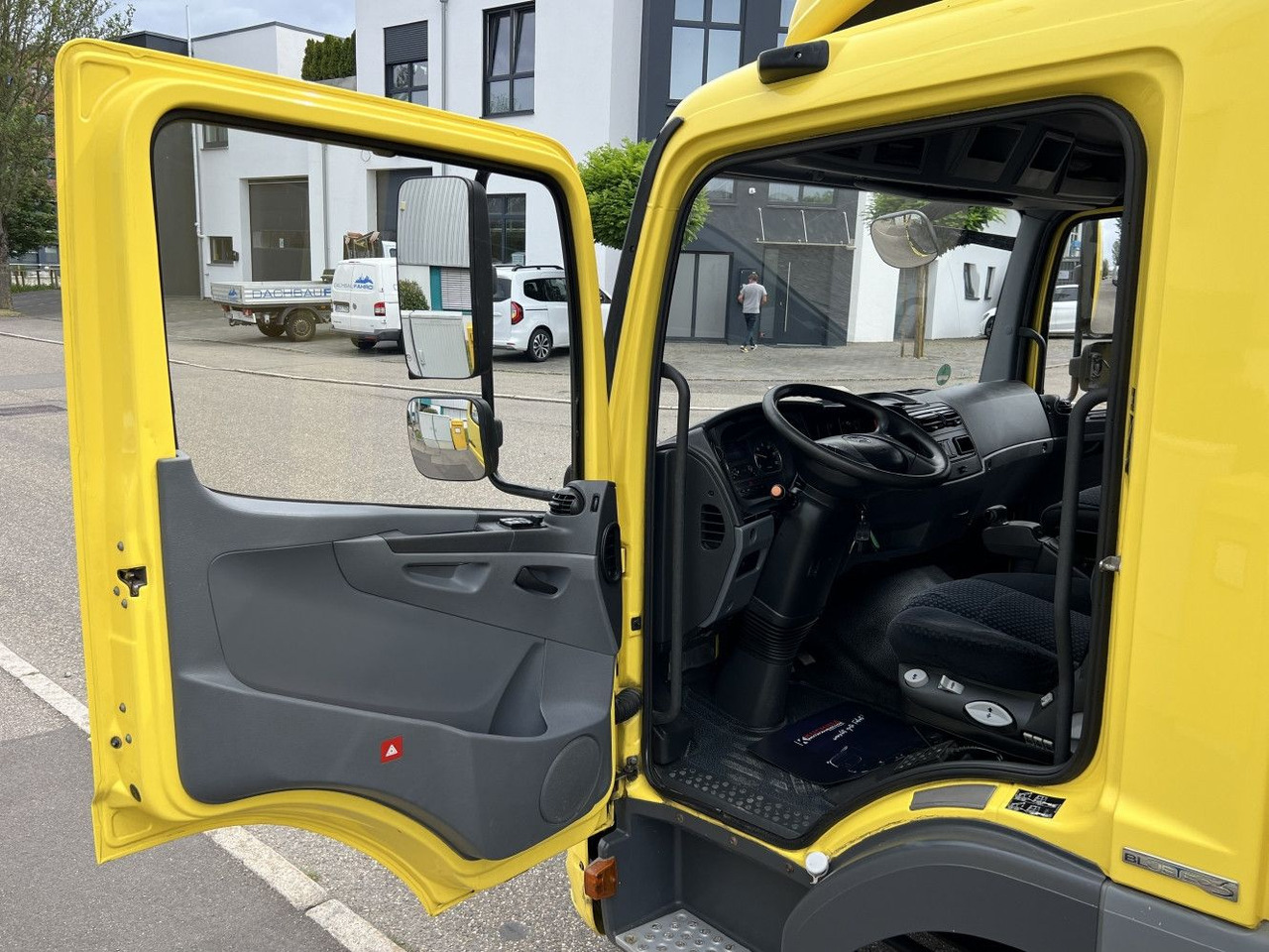 Leasing di  Mercedes-Benz Atego 816L Möbelkoffer 6,15m LBW 3-Sitze Euro-5 Mercedes-Benz Atego 816L Möbelkoffer 6,15m LBW 3-Sitze Euro-5: foto 12