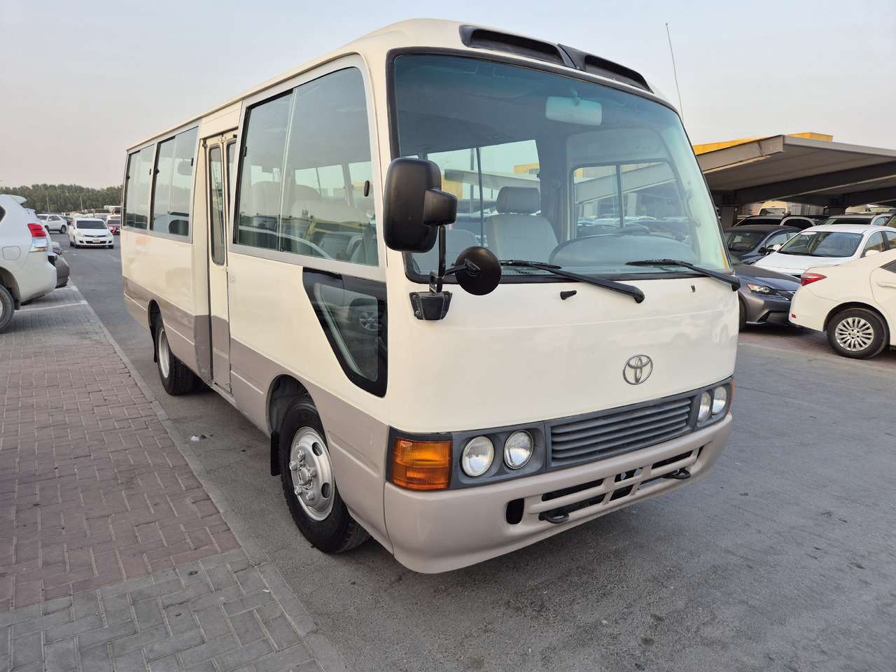 TOYOTA Coaster ... 25 places ...climatisé - Minibus, Pulmino: foto 1 TOYOTA Coaster ... 25 places ...climatisé - Minibus, Pulmino: foto 1