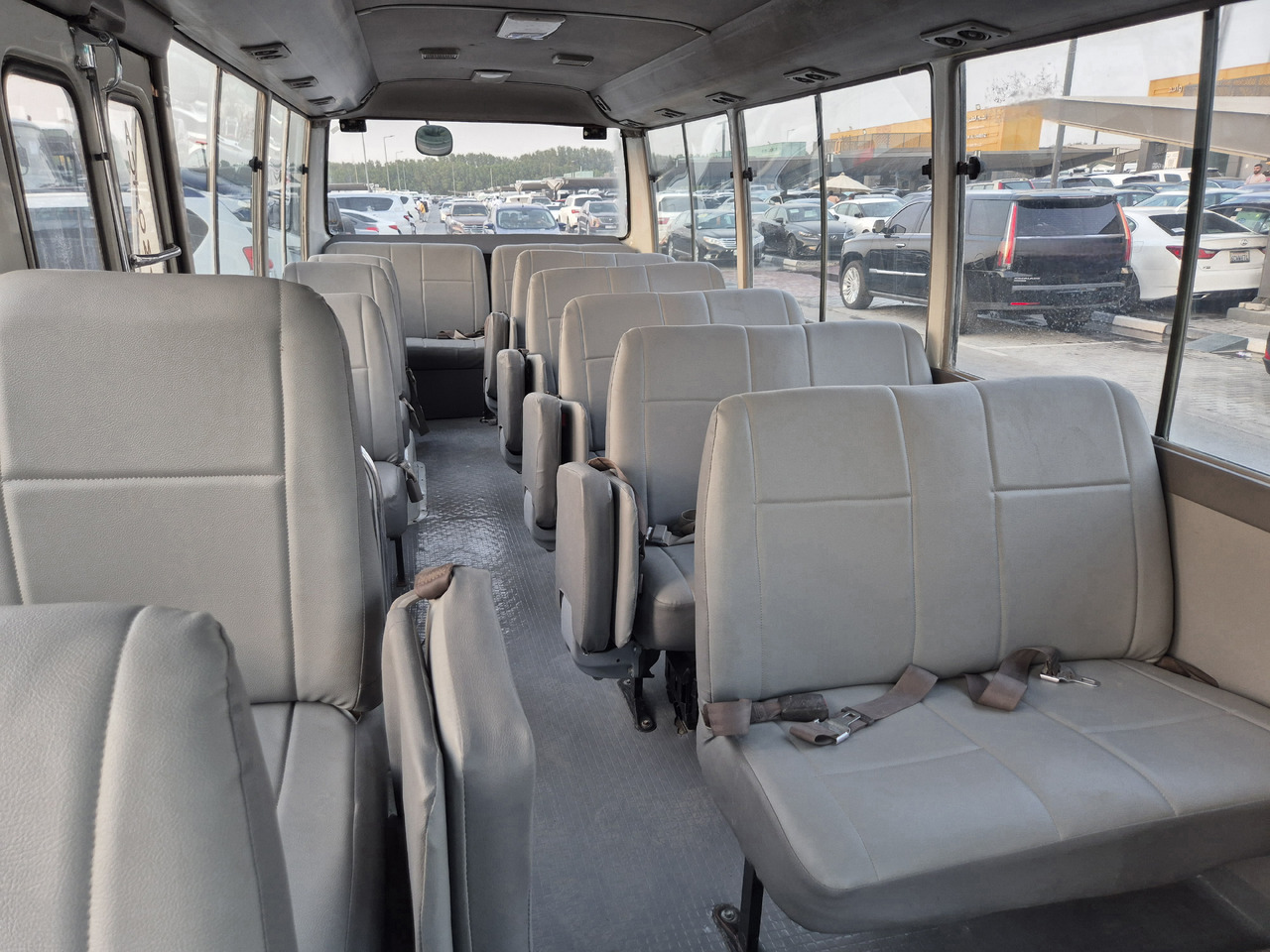 TOYOTA Coaster ... 25 places ...climatisé - Minibus, Pulmino: foto 5 TOYOTA Coaster ... 25 places ...climatisé - Minibus, Pulmino: foto 5