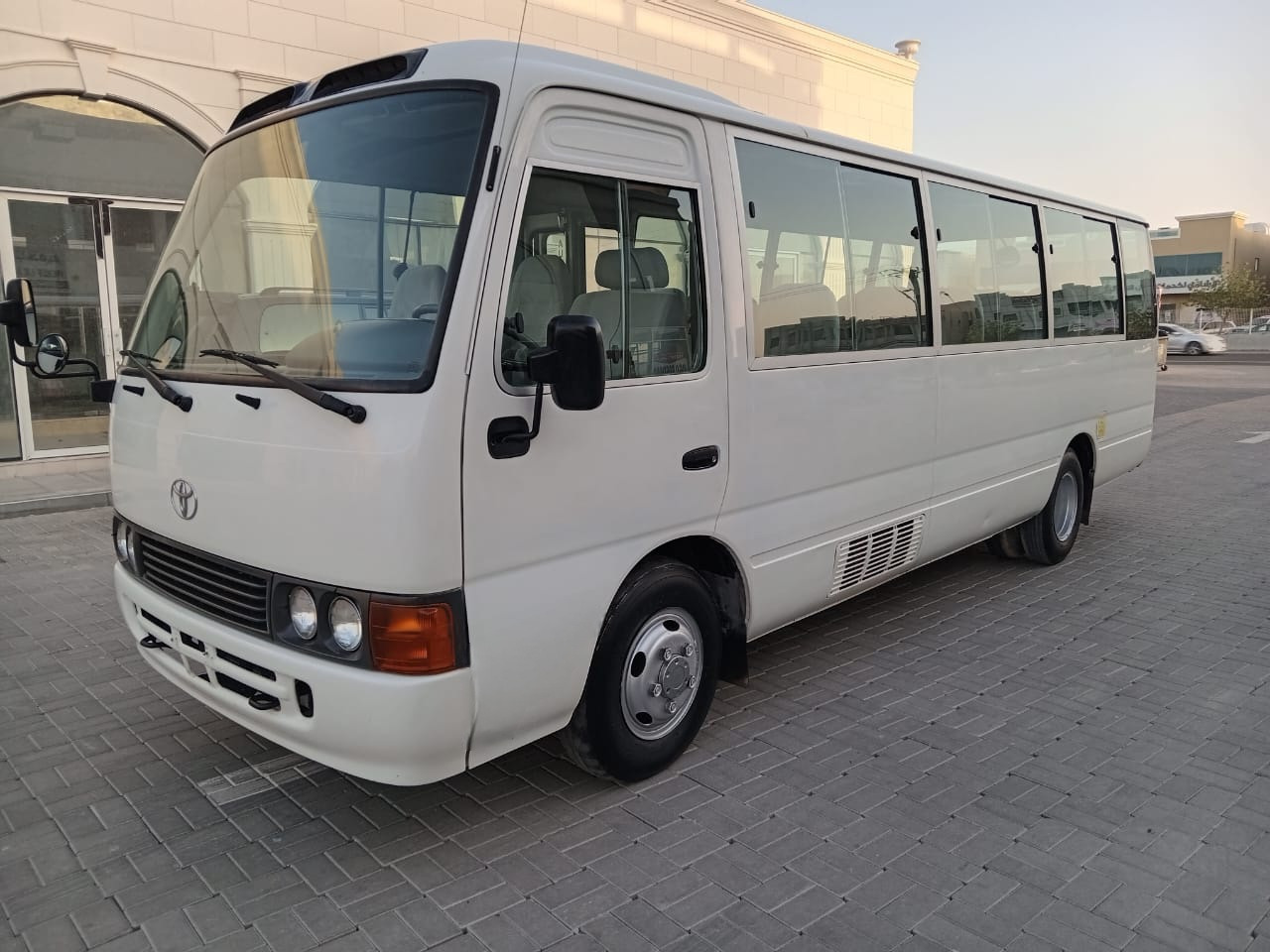 TOYOTA Coaster ... 30 places - diesel - climatisé ... BELGIQUE.. - Minibus, Pulmino: foto 1 TOYOTA Coaster ... 30 places - diesel - climatisé ... BELGIQUE.. - Minibus, Pulmino: foto 1