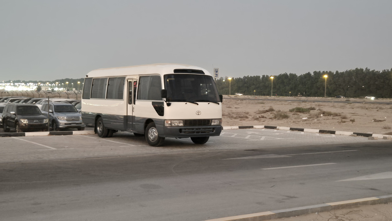 Toyota Coaster ... 30 places - climatisé - Minibus, Pulmino: foto 1 Toyota Coaster ... 30 places - climatisé - Minibus, Pulmino: foto 1