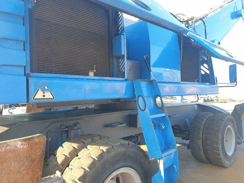 Escavatore per movimentazione per il trasporto di rifiuti Fuchs MHL350D: foto 10