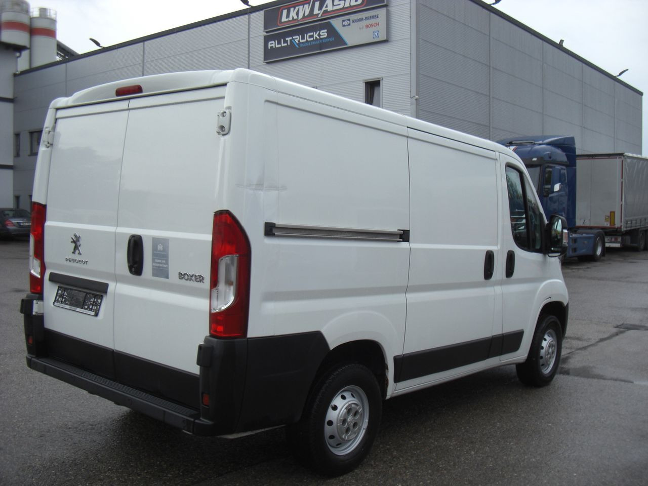 Peugeot BOXER 2,0 KURZ/NIEDRIG - Furgoncino: foto 3 Peugeot BOXER 2,0 KURZ/NIEDRIG - Furgoncino: foto 3