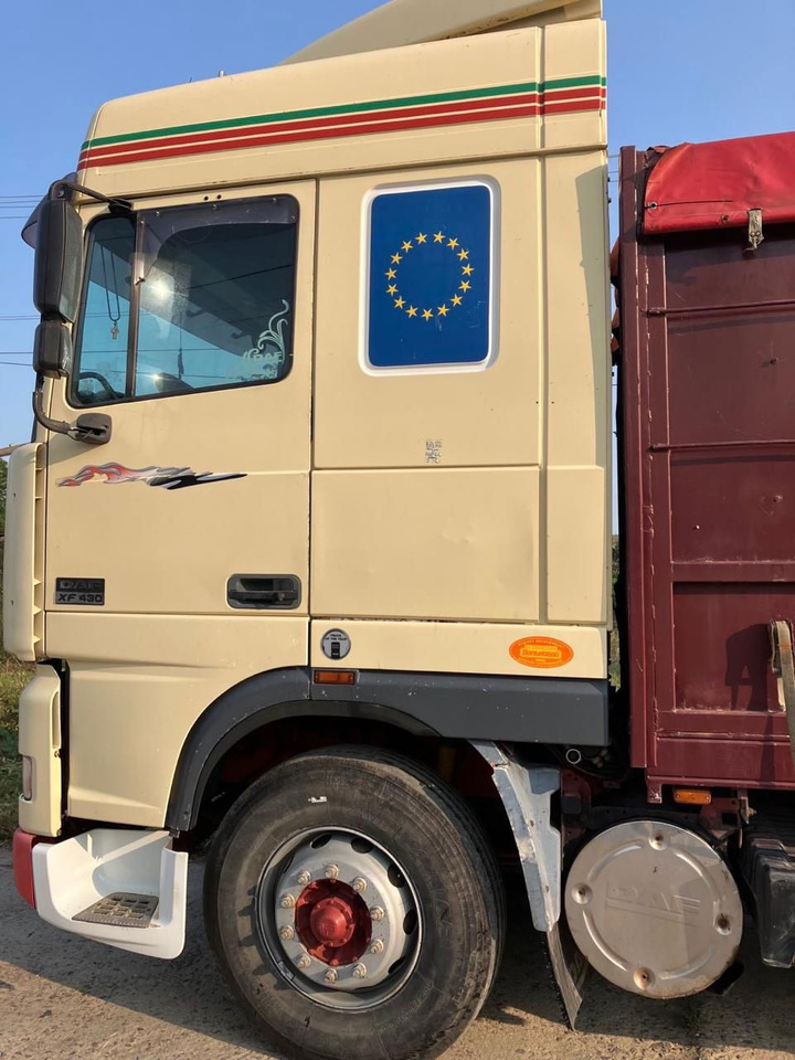 DAF XF 95 430 Platform - Autocarro con pianale/ Cassone fisso: foto 2 DAF XF 95 430 Platform - Autocarro con pianale/ Cassone fisso: foto 2
