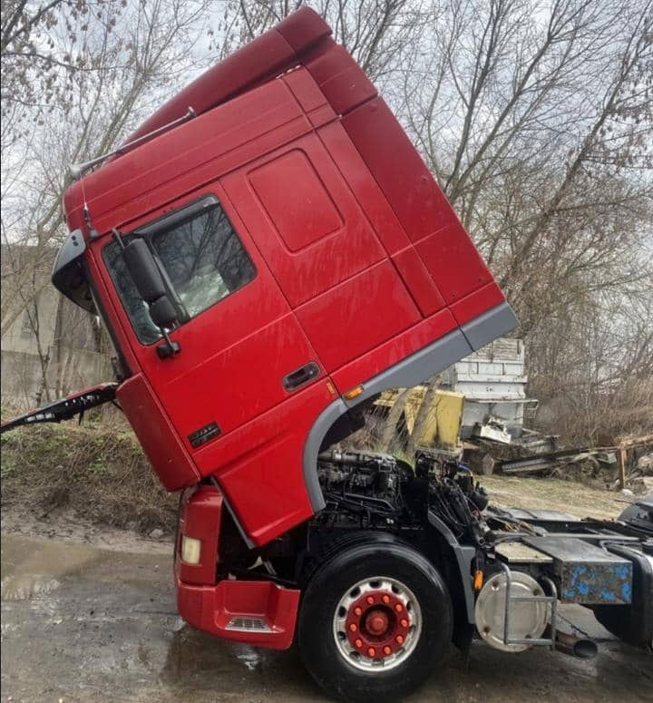 DAF XF 95.430 Tractor head 4x2 - Trattore stradale: foto 2 DAF XF 95.430 Tractor head 4x2 - Trattore stradale: foto 2