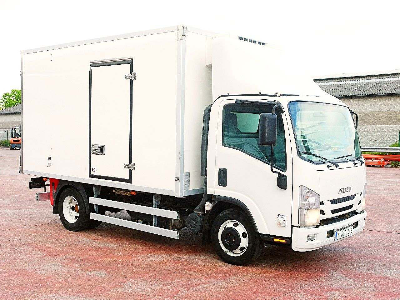 Isuzu N2R 75 KUHLKOFFER THERMOKING V500 MAX €6 - Furgone frigo: foto 2 Isuzu N2R 75 KUHLKOFFER THERMOKING V500 MAX €6 - Furgone frigo: foto 2