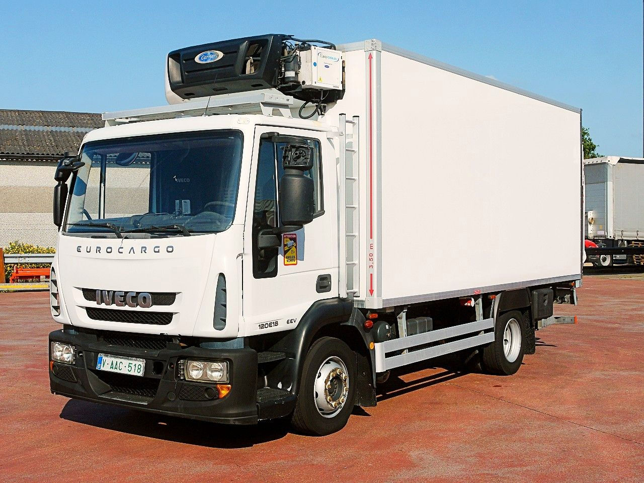 Iveco 120E18 EUROCARGO KUHLKOFFER CARRIER SUPRA 550 - Autocarro frigorifero: foto 4 Iveco 120E18 EUROCARGO KUHLKOFFER CARRIER SUPRA 550 - Autocarro frigorifero: foto 4