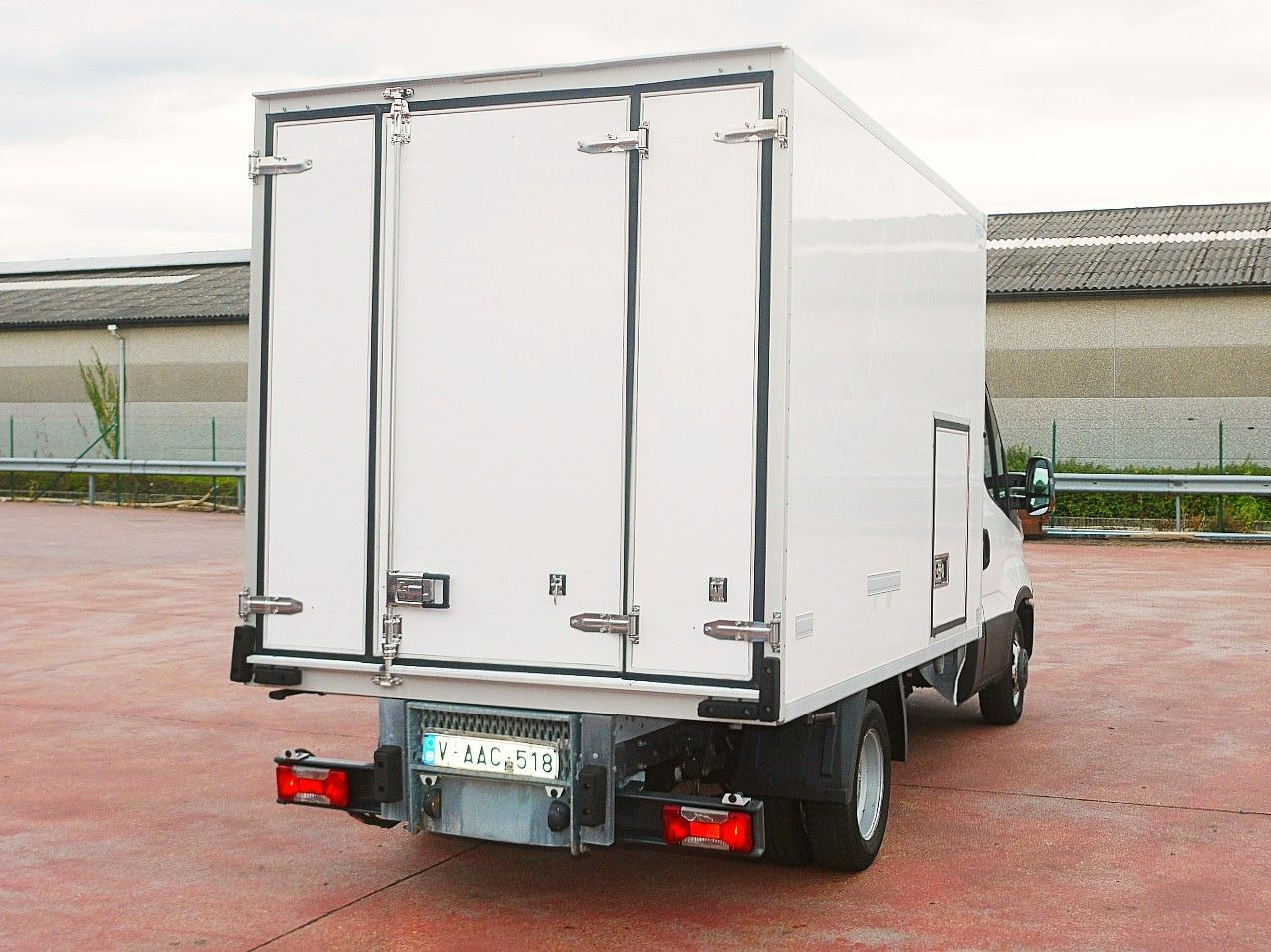 Iveco 35C13 DAILY KUHLKOFFER CARRIER XARIOS 600 - Furgone frigo: foto 5 Iveco 35C13 DAILY KUHLKOFFER CARRIER XARIOS 600 - Furgone frigo: foto 5