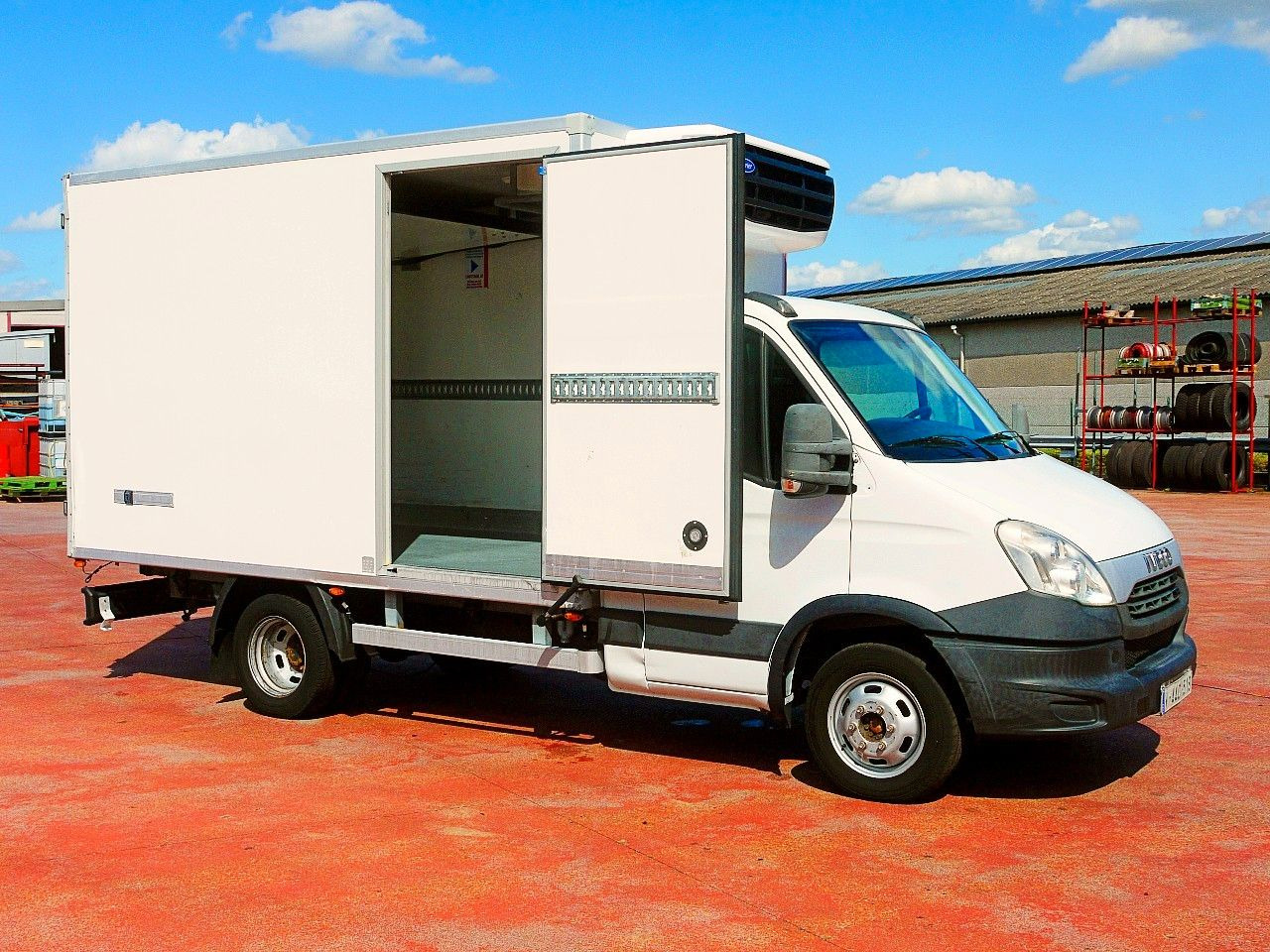 Iveco 35C13 DAILY KUHLKOFFER CARRIER XARIOS 600 MULTI - Furgone frigo: foto 3 Iveco 35C13 DAILY KUHLKOFFER CARRIER XARIOS 600 MULTI - Furgone frigo: foto 3