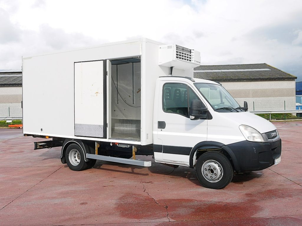 Iveco 60C15 65 70 DAILY KUHLKOFFER THERMOKING V500 A/C Iveco 60C15 65 70 DAILY KUHLKOFFER THERMOKING V500 A/C - Furgone frigo: foto 3 Iveco 60C15 65 70 DAILY KUHLKOFFER THERMOKING V500 A/C Iveco 60C15 65 70 DAILY KUHLKOFFER THERMOKING V500 A/C - Furgone frigo: foto 3