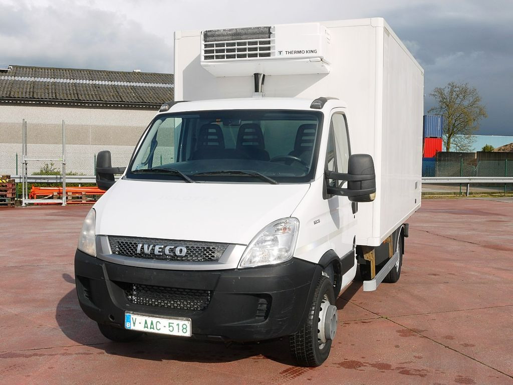 Iveco 60C15 65 70 DAILY KUHLKOFFER THERMOKING V500 A/C Iveco 60C15 65 70 DAILY KUHLKOFFER THERMOKING V500 A/C - Furgone frigo: foto 5 Iveco 60C15 65 70 DAILY KUHLKOFFER THERMOKING V500 A/C Iveco 60C15 65 70 DAILY KUHLKOFFER THERMOKING V500 A/C - Furgone frigo: foto 5