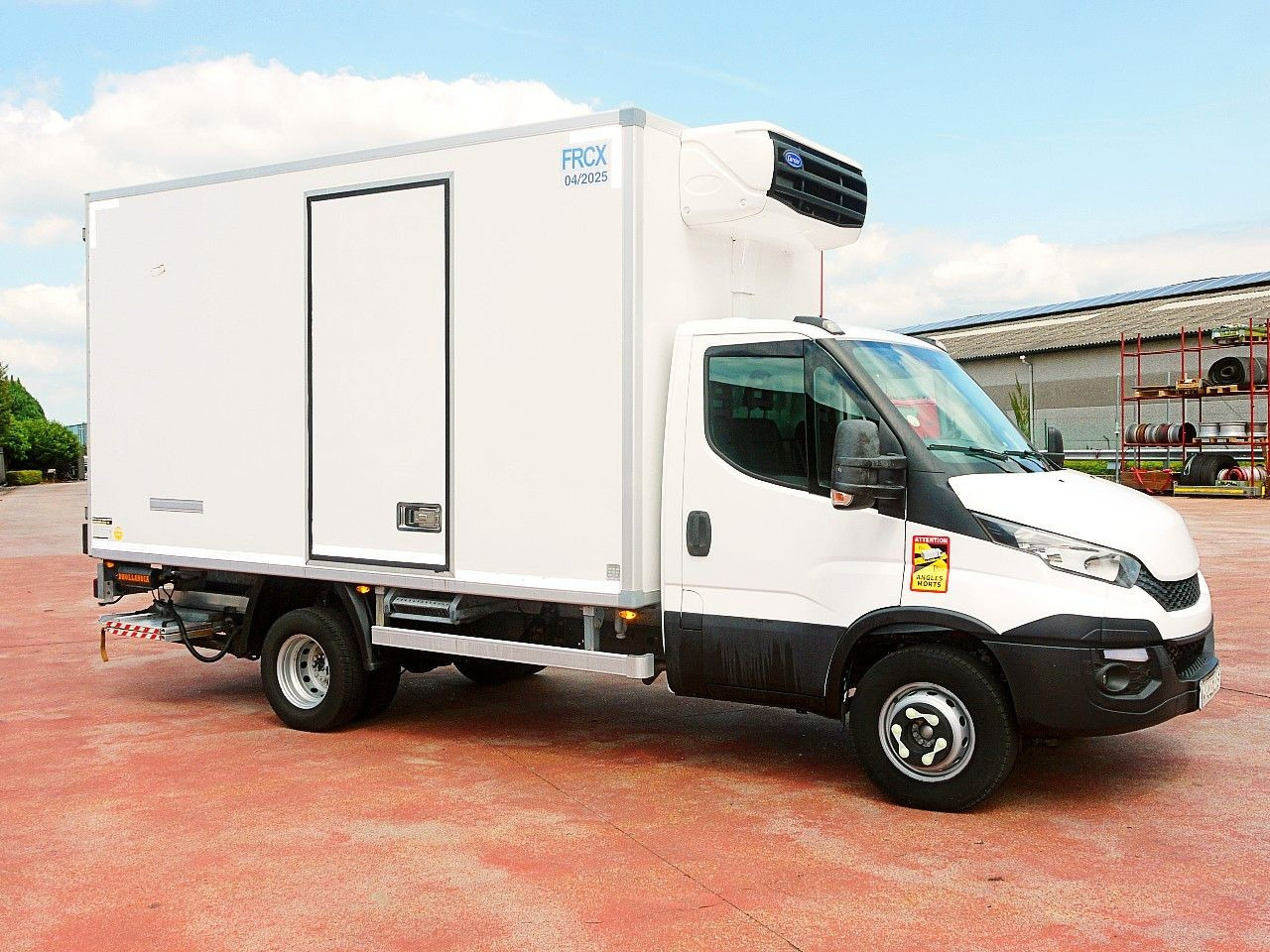 Iveco 70C17 KUHLKOFFER CARRIER XARIOS 500 A/C LUFT LBW - Furgone frigo: foto 2 Iveco 70C17 KUHLKOFFER CARRIER XARIOS 500 A/C LUFT LBW - Furgone frigo: foto 2