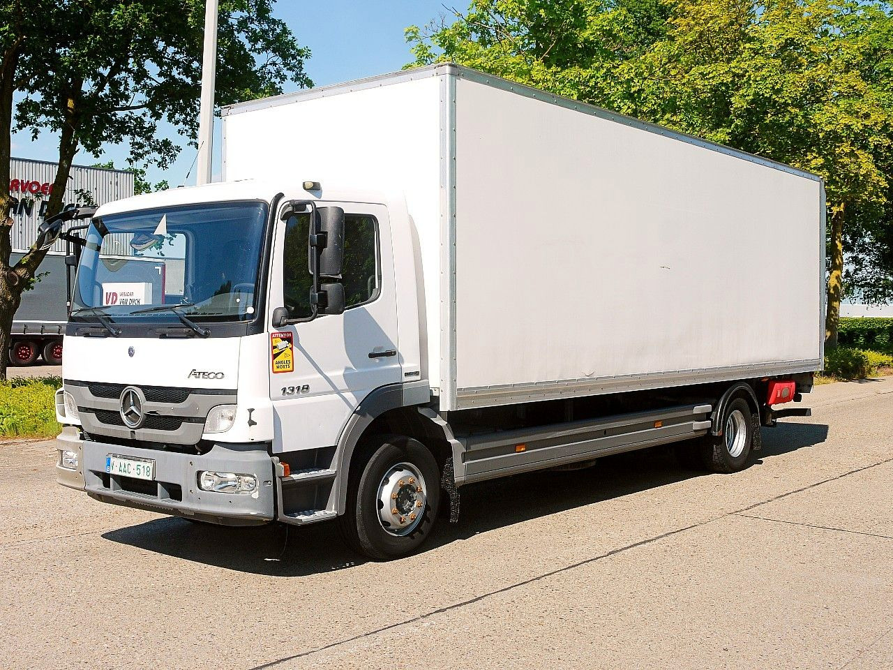 Mercedes-Benz 1318 ATEGO MEUBEL KOFFER LBW MANUAL LUFTFEDERNG - Autocarro furgonato: foto 2 Mercedes-Benz 1318 ATEGO MEUBEL KOFFER LBW MANUAL LUFTFEDERNG - Autocarro furgonato: foto 2