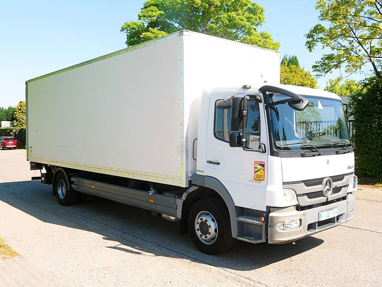 Mercedes-Benz 1318 ATEGO MEUBEL KOFFER LBW MANUAL LUFTFEDERNG - Autocarro furgonato: foto 3 Mercedes-Benz 1318 ATEGO MEUBEL KOFFER LBW MANUAL LUFTFEDERNG - Autocarro furgonato: foto 3