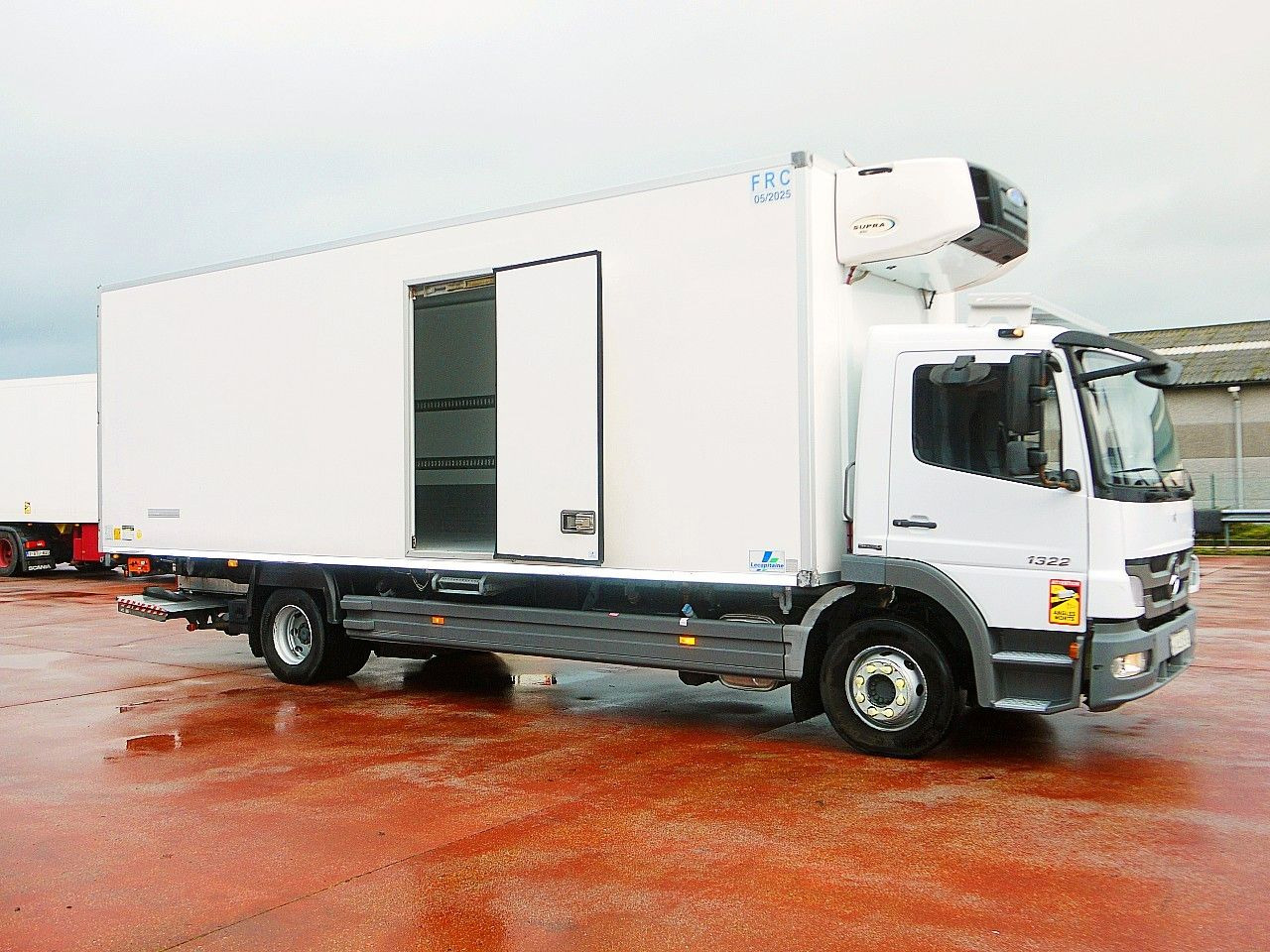 Mercedes-Benz 1322 ATEGO KUHLKOFFER CARRIER SUPRA 850 A/C LUFT - Autocarro frigorifero: foto 3 Mercedes-Benz 1322 ATEGO KUHLKOFFER CARRIER SUPRA 850 A/C LUFT - Autocarro frigorifero: foto 3