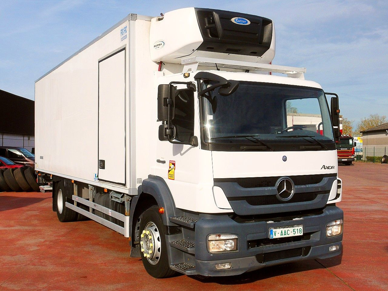 Mercedes-Benz 1829 AXOR KUHOKOFFER CARRIER SUPRA 1150MT A/C - Autocarro frigorifero: foto 1 Mercedes-Benz 1829 AXOR KUHOKOFFER CARRIER SUPRA 1150MT A/C - Autocarro frigorifero: foto 1