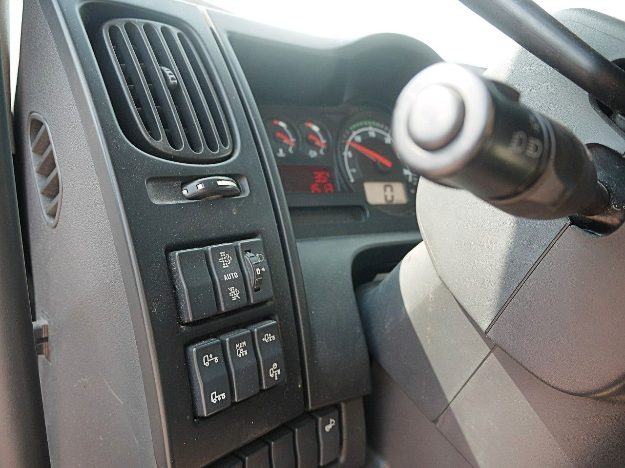 Autocarro frigorifero Renault D 10.210 KUHLKOFFER CARRIER SUPRA 1150 MT: foto 14