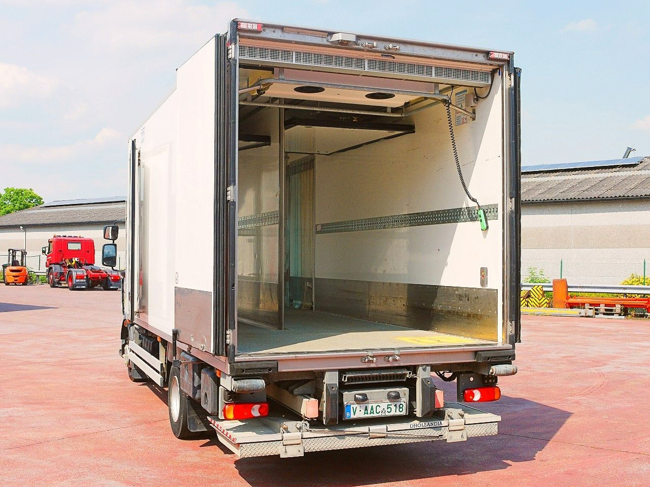 Autocarro frigorifero Renault D 10.210 KUHLKOFFER CARRIER SUPRA 1150 MT: foto 8