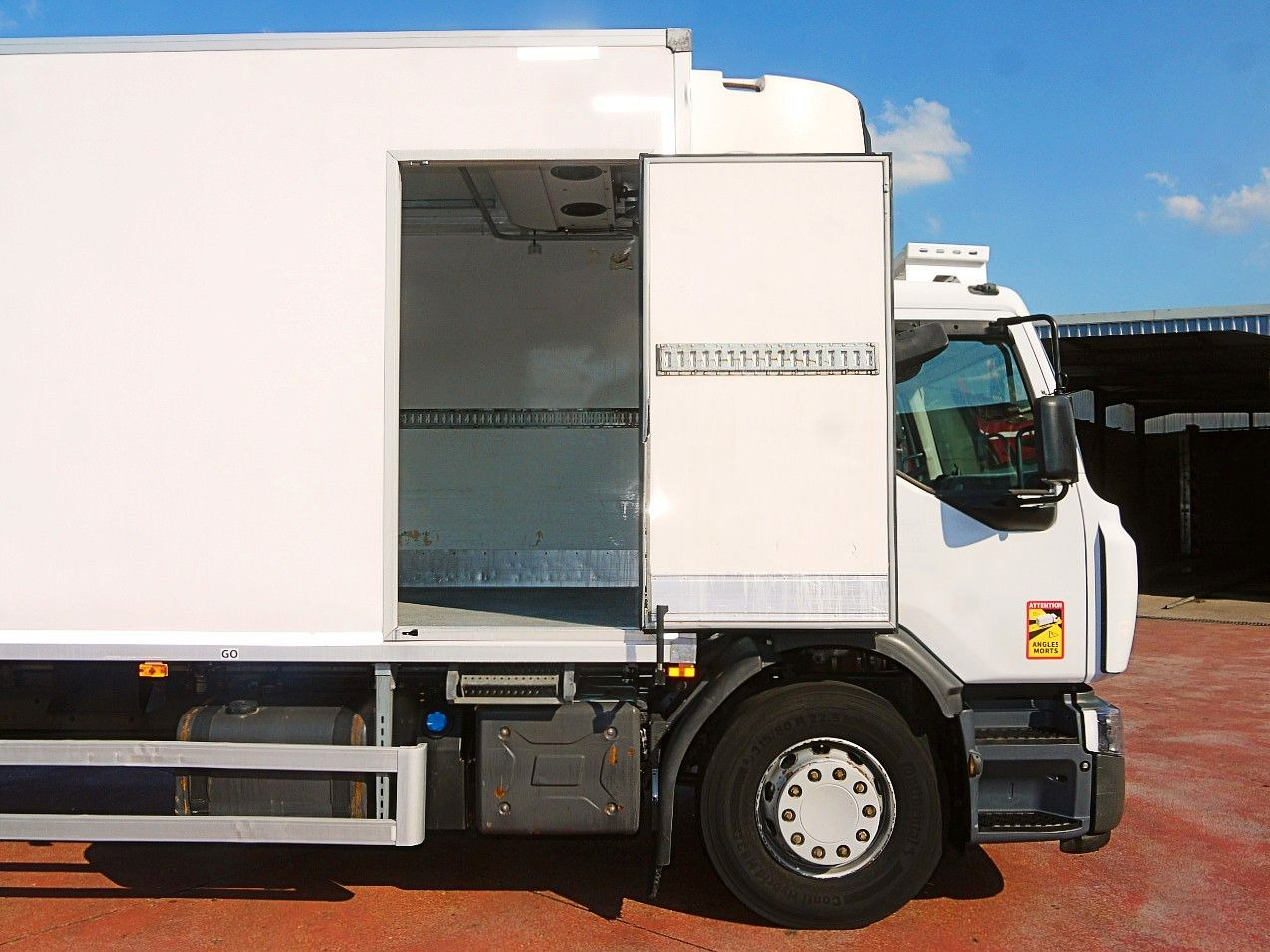 Autocarro frigorifero Renault D19.280 KUHLKOFFER CARRIER SUPRA 1150 MT: foto 9 Autocarro frigorifero Renault D19.280 KUHLKOFFER CARRIER SUPRA 1150 MT: foto 9