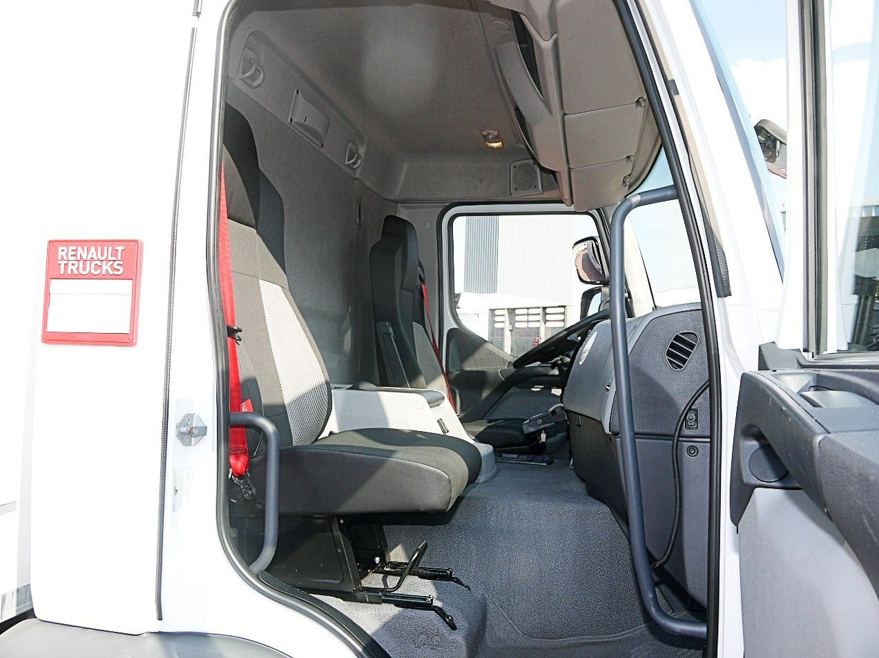 Autocarro frigorifero Renault D19.280 KUHLKOFFER CARRIER SUPRA 1150 MT: foto 13 Autocarro frigorifero Renault D19.280 KUHLKOFFER CARRIER SUPRA 1150 MT: foto 13