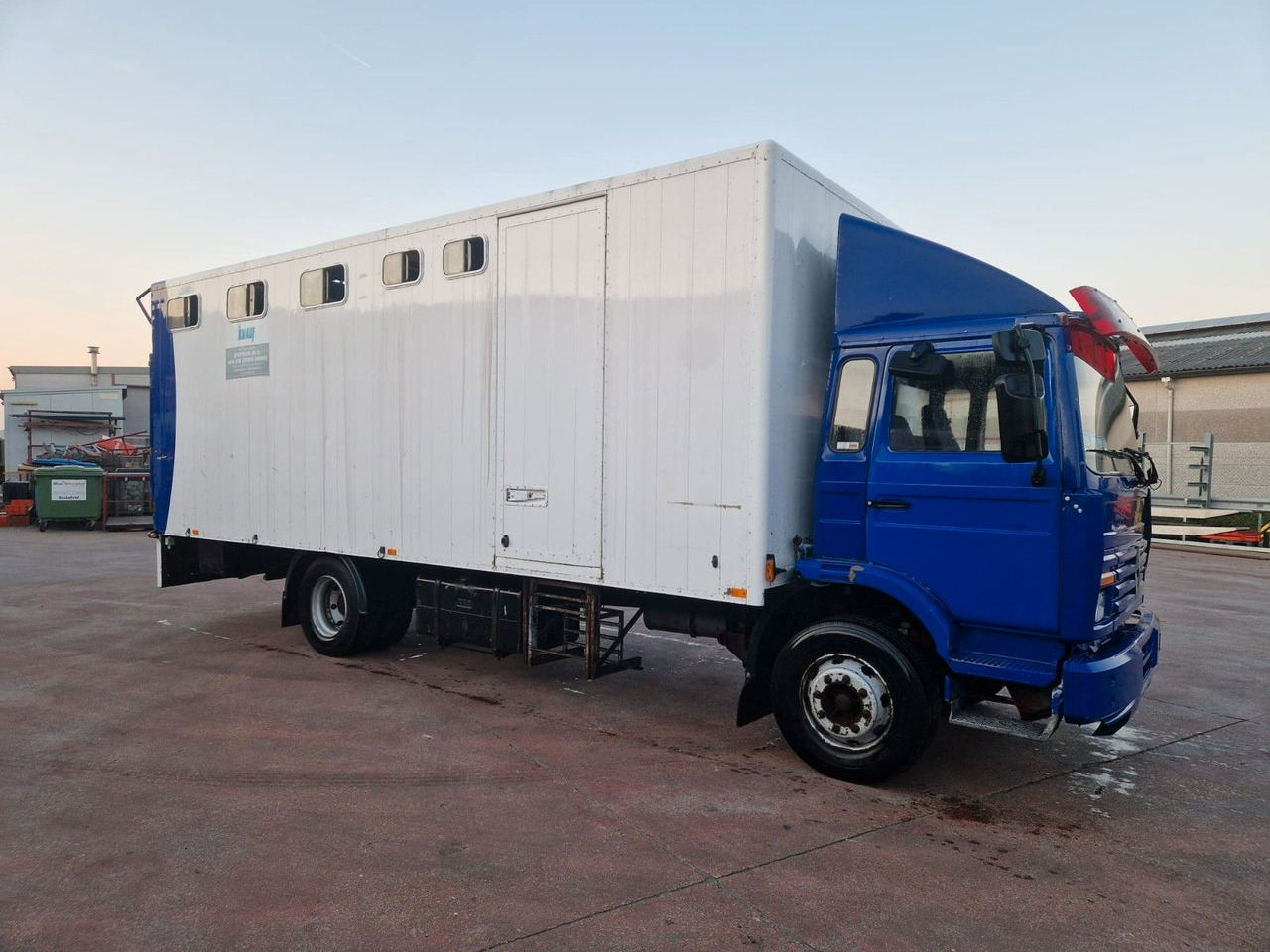 Renault MIDLINER M KOFFER LADEBORDWAND HELLO AFRIKA - Autocarro furgonato: foto 1 Renault MIDLINER M KOFFER LADEBORDWAND HELLO AFRIKA - Autocarro furgonato: foto 1