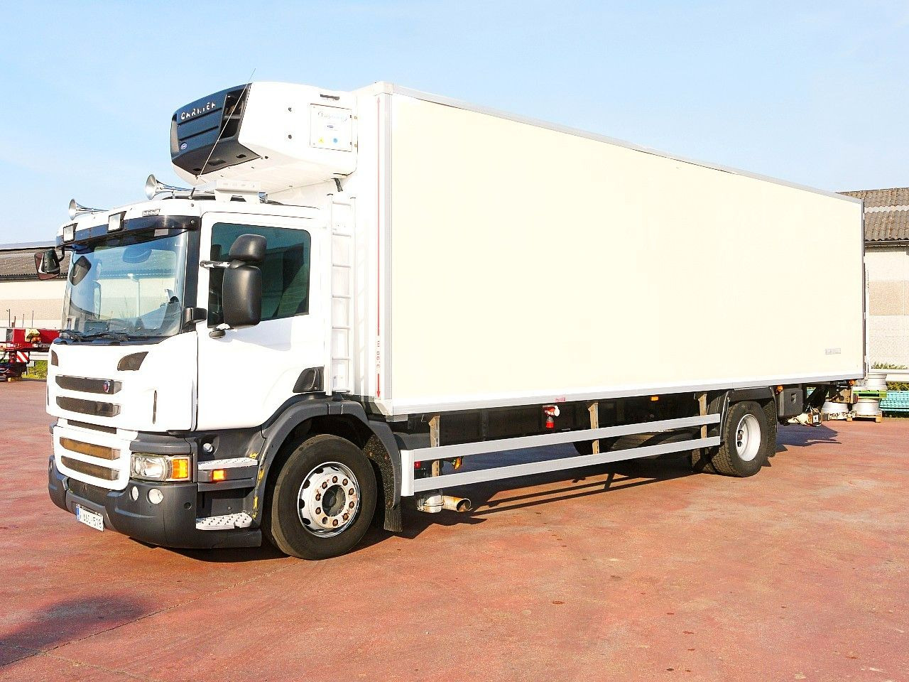 Scania P 230 KUHLKOFFER CARRIER SUPRA 950 MT A/C Scania P 230 KUHLKOFFER CARRIER SUPRA 950 MT A/C - Autocarro frigorifero: foto 4 Scania P 230 KUHLKOFFER CARRIER SUPRA 950 MT A/C Scania P 230 KUHLKOFFER CARRIER SUPRA 950 MT A/C - Autocarro frigorifero: foto 4