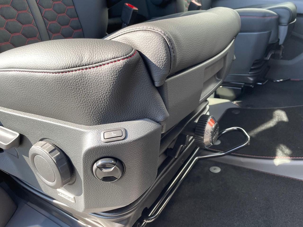 Furgone chiuso, Furgone doppia cabina MAN TGE 3.200 L3H2 MIXTO 4x4 Individual S ACC STANDH: foto 27 Furgone chiuso, Furgone doppia cabina MAN TGE 3.200 L3H2 MIXTO 4x4 Individual S ACC STANDH: foto 27