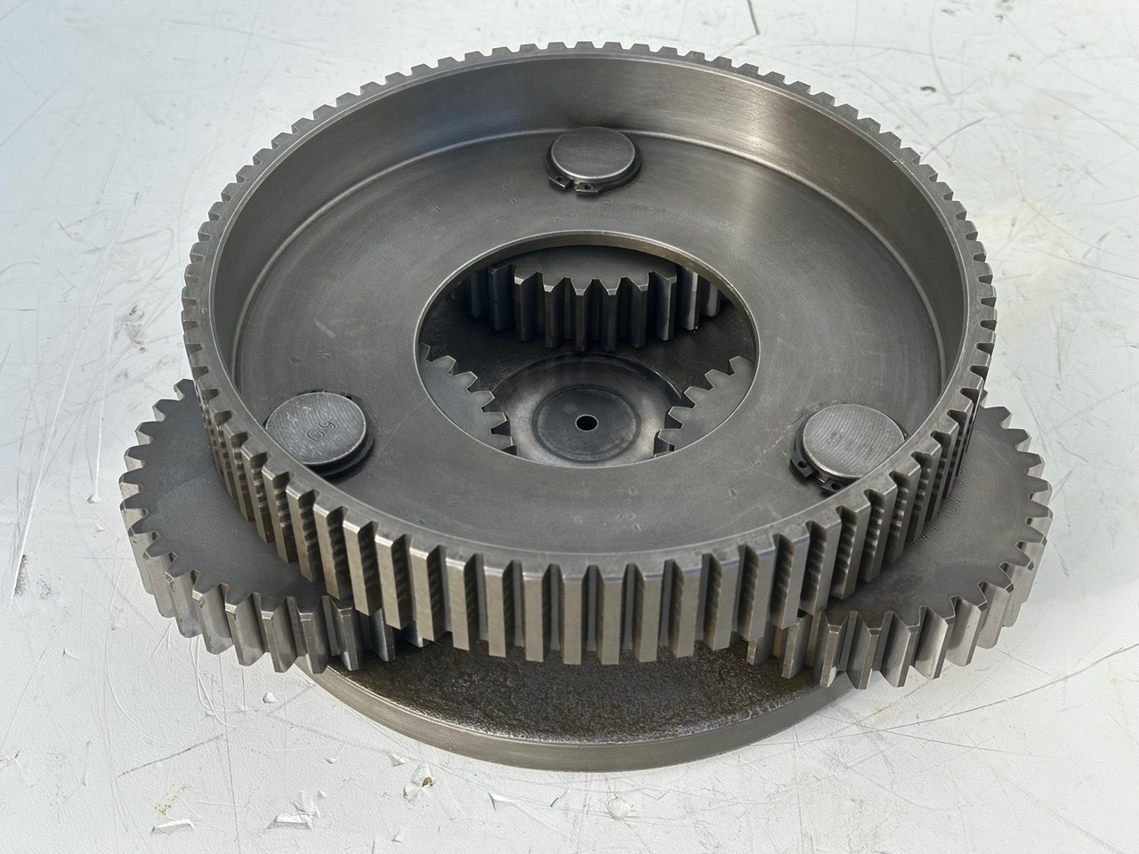 LIEBHERR Original Planetenträger ID-Nr.944171103 mit Planetenräder ID-Nr.944110603-ID-Nr.90201469 mit Lamellenträger ID-Nr.944112103. A900C,A944B,E942,LOS942,LOS944,P942,P944,R942,R944,R944B. #HRV# - Riduttore di rotazione per Escavatore: foto 1 LIEBHERR Original Planetenträger ID-Nr.944171103 mit Planetenräder ID-Nr.944110603-ID-Nr.90201469 mit Lamellenträger ID-Nr.944112103. A900C,A944B,E942,LOS942,LOS944,P942,P944,R942,R944,R944B. #HRV# - Riduttore di rotazione per Escavatore: foto 1