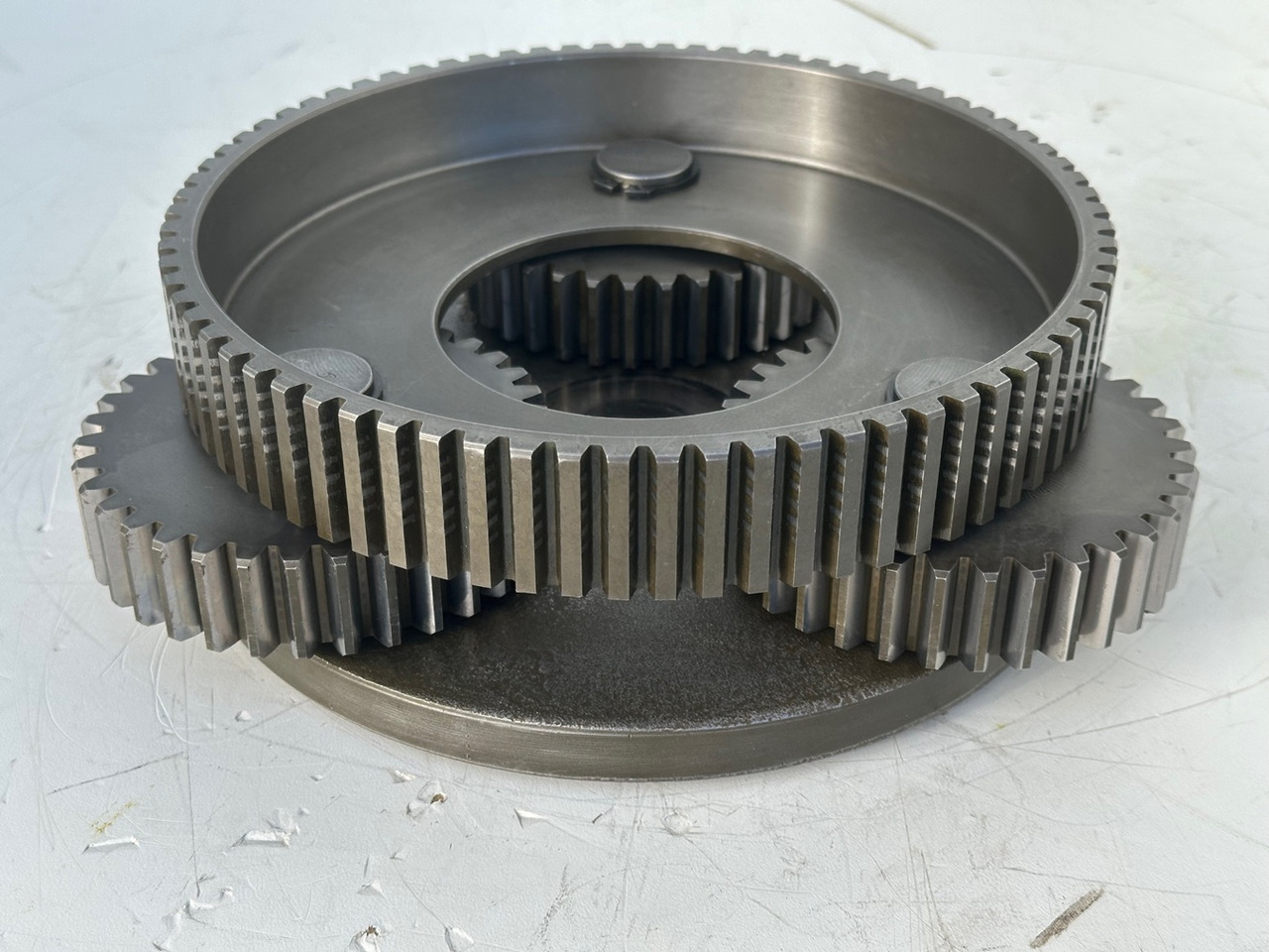 LIEBHERR Original Planetenträger ID-Nr.944171103 mit Planetenräder ID-Nr.944110603-ID-Nr.90201469 mit Lamellenträger ID-Nr.944112103. A900C,A944B,E942,LOS942,LOS944,P942,P944,R942,R944,R944B. #HRV# - Riduttore di rotazione per Escavatore: foto 2 LIEBHERR Original Planetenträger ID-Nr.944171103 mit Planetenräder ID-Nr.944110603-ID-Nr.90201469 mit Lamellenträger ID-Nr.944112103. A900C,A944B,E942,LOS942,LOS944,P942,P944,R942,R944,R944B. #HRV# - Riduttore di rotazione per Escavatore: foto 2