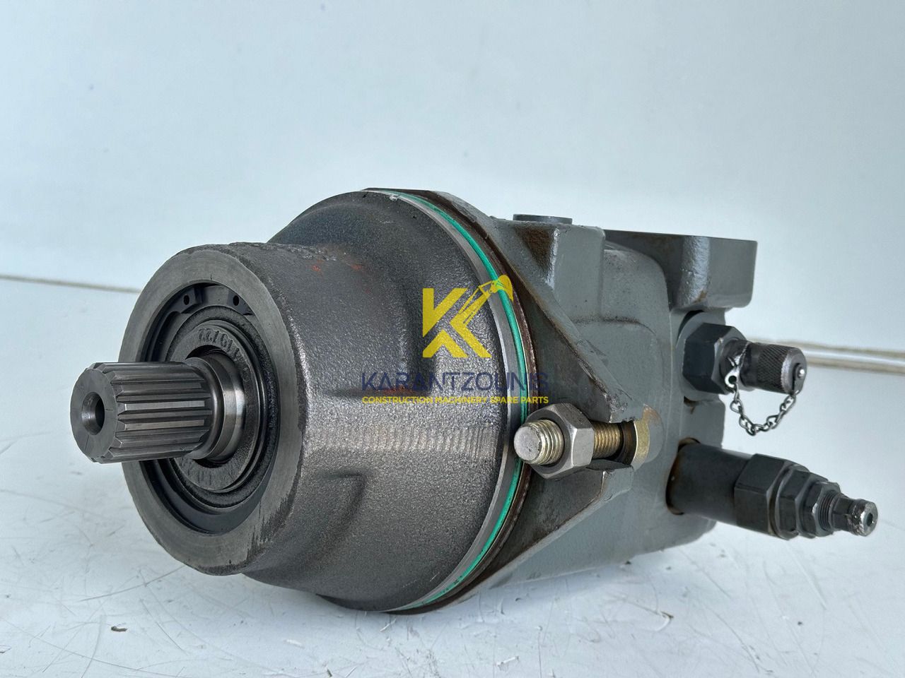 Liebherr Hydraulikeinbaumotor Typ:FMF058, ID-Nr.10122576 - ID-Nr.10145827 - ID-Nr.11371069. LOS1906, P924 COMP , R906, R906 PROTO, R916, R922, R924, R924 COMP, R926 COMP, R926 K LC. #39780# - Motore idraulico per Escavatore: foto 1 Liebherr Hydraulikeinbaumotor Typ:FMF058, ID-Nr.10122576 - ID-Nr.10145827 - ID-Nr.11371069. LOS1906, P924 COMP , R906, R906 PROTO, R916, R922, R924, R924 COMP, R926 COMP, R926 K LC. #39780# - Motore idraulico per Escavatore: foto 1