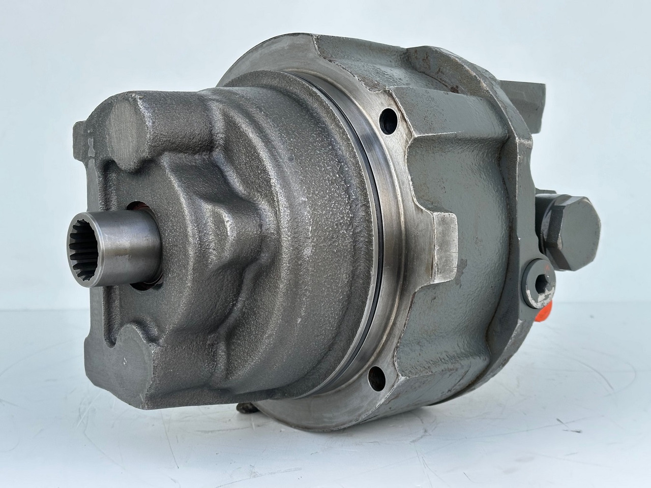 Liebherr Hydraulikeinbaumotor Typ:LH46VE 108. ID-Nr.11428178 . LOS926-1715,R926-1715,R928-1715,R930-1716,R934-1550,R936K-LC,R936K-NLC,R936K-SLC,R938. #11428178.0663# - Motore di traslazione per Macchina da cantiere: foto 1 Liebherr Hydraulikeinbaumotor Typ:LH46VE 108. ID-Nr.11428178 . LOS926-1715,R926-1715,R928-1715,R930-1716,R934-1550,R936K-LC,R936K-NLC,R936K-SLC,R938. #11428178.0663# - Motore di traslazione per Macchina da cantiere: foto 1
