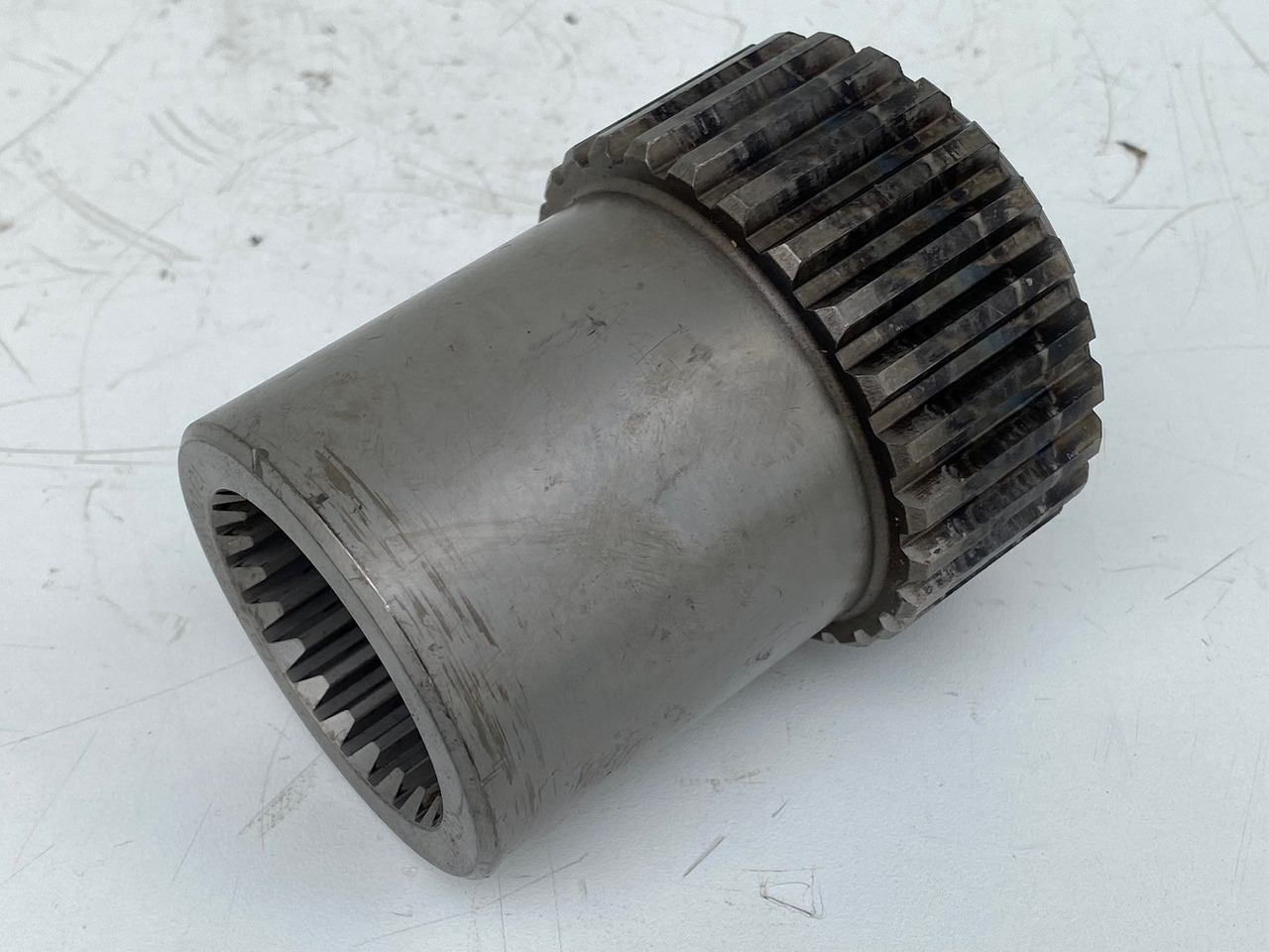 Liebherr Lamellenträger ID-Nr.9443704 - ID-Nr.944370403. FAT600, FAT600P067, FAT600P080. #LAM1005# - Motore di traslazione per Escavatore cingolato: foto 1 Liebherr Lamellenträger ID-Nr.9443704 - ID-Nr.944370403. FAT600, FAT600P067, FAT600P080. #LAM1005# - Motore di traslazione per Escavatore cingolato: foto 1