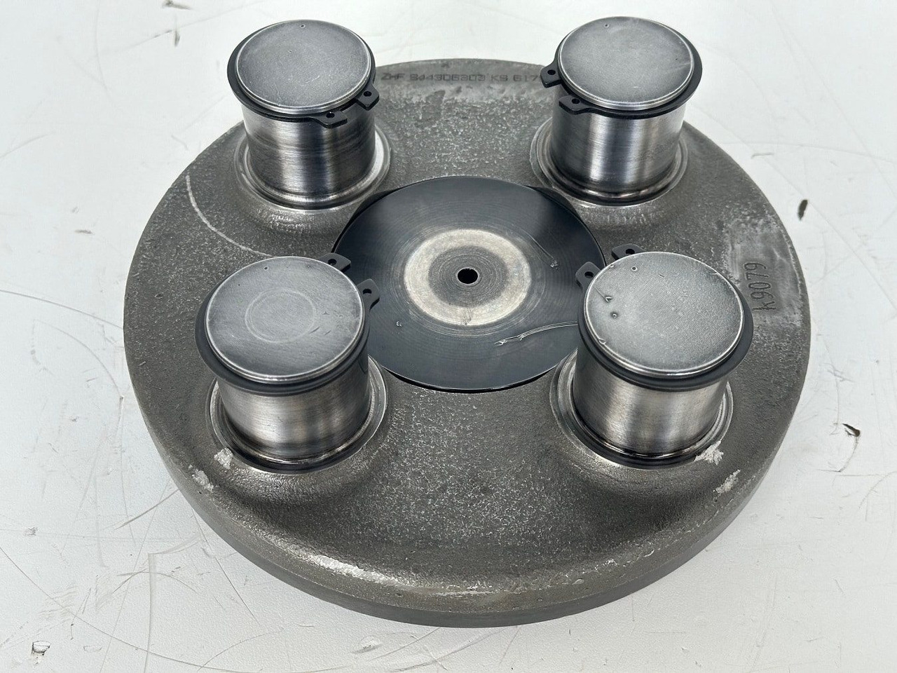 Liebherr Planetenträger ID-Nr.944306303 - ID-Nr.9443063. A924, A934, LH30, LH35, R906, R916, R922, R924, R926, R932, R934, R944. #k9079# - Cambio per Macchina da cantiere: foto 1 Liebherr Planetenträger ID-Nr.944306303 - ID-Nr.9443063. A924, A934, LH30, LH35, R906, R916, R922, R924, R926, R932, R934, R944. #k9079# - Cambio per Macchina da cantiere: foto 1