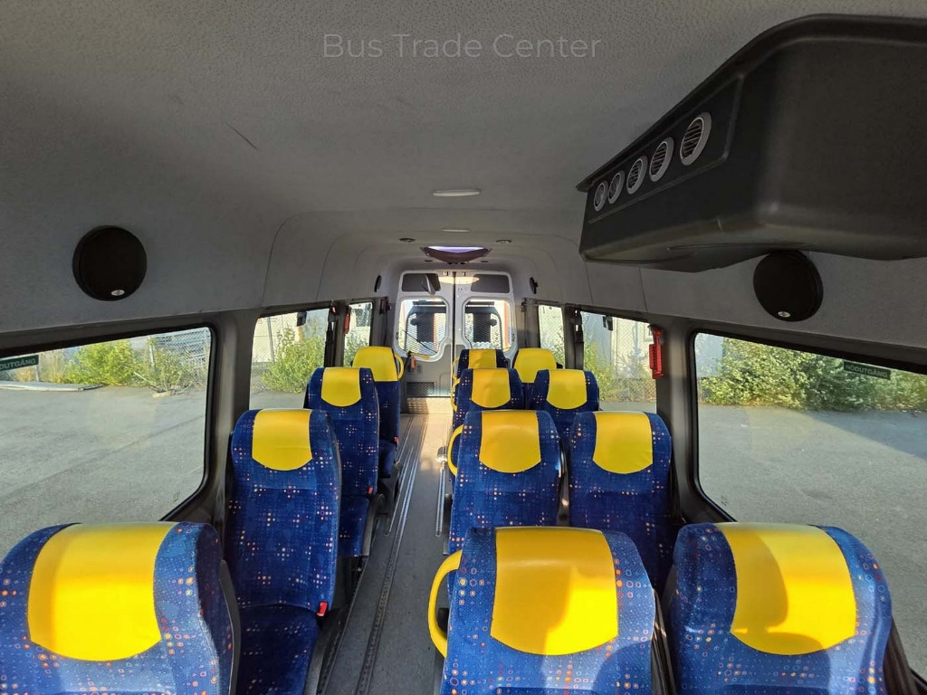 VOLKSWAGEN Crafter 50 LR // 2 units with lift - Minibus, Pulmino: foto 3 VOLKSWAGEN Crafter 50 LR // 2 units with lift - Minibus, Pulmino: foto 3