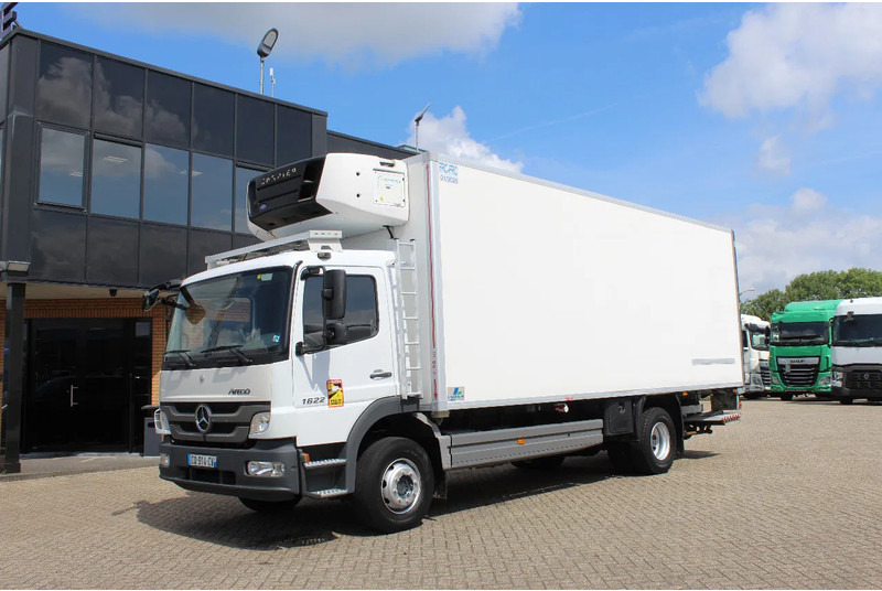 Mercedes-Benz Atego 1624 * MANUAL * EURO5 EEV * 4X2 * CARRIER SUPRA 950 MT * - Autocarro frigorifero: foto 1 Mercedes-Benz Atego 1624 * MANUAL * EURO5 EEV * 4X2 * CARRIER SUPRA 950 MT * - Autocarro frigorifero: foto 1
