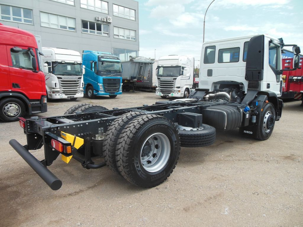 Iveco EUROCARGO ML 180E28/P, PTO - Autocarro telaio: foto 3 Iveco EUROCARGO ML 180E28/P, PTO - Autocarro telaio: foto 3