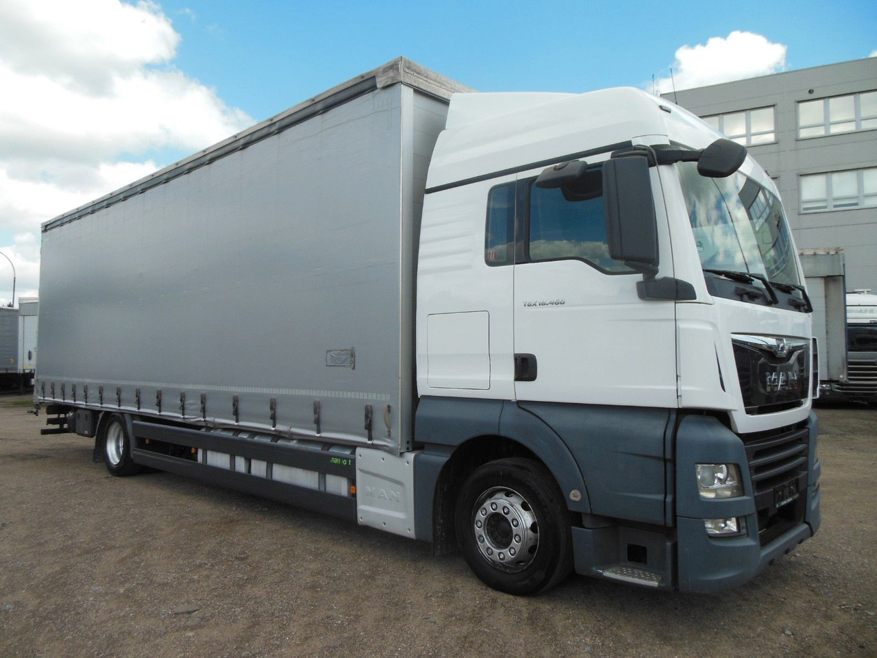 MAN TGX 18.460, XLX, VOLL LUFT, PRITSCHE 9,2M, TOP!! - Camion centinato: foto 2 MAN TGX 18.460, XLX, VOLL LUFT, PRITSCHE 9,2M, TOP!! - Camion centinato: foto 2