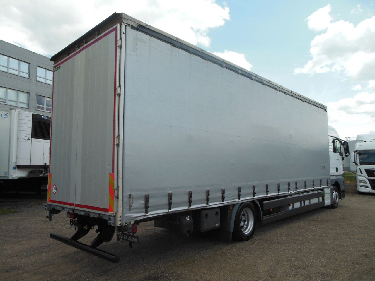 MAN TGX 18.460, XLX, VOLL LUFT, PRITSCHE 9,2M, TOP!! - Camion centinato: foto 3 MAN TGX 18.460, XLX, VOLL LUFT, PRITSCHE 9,2M, TOP!! - Camion centinato: foto 3
