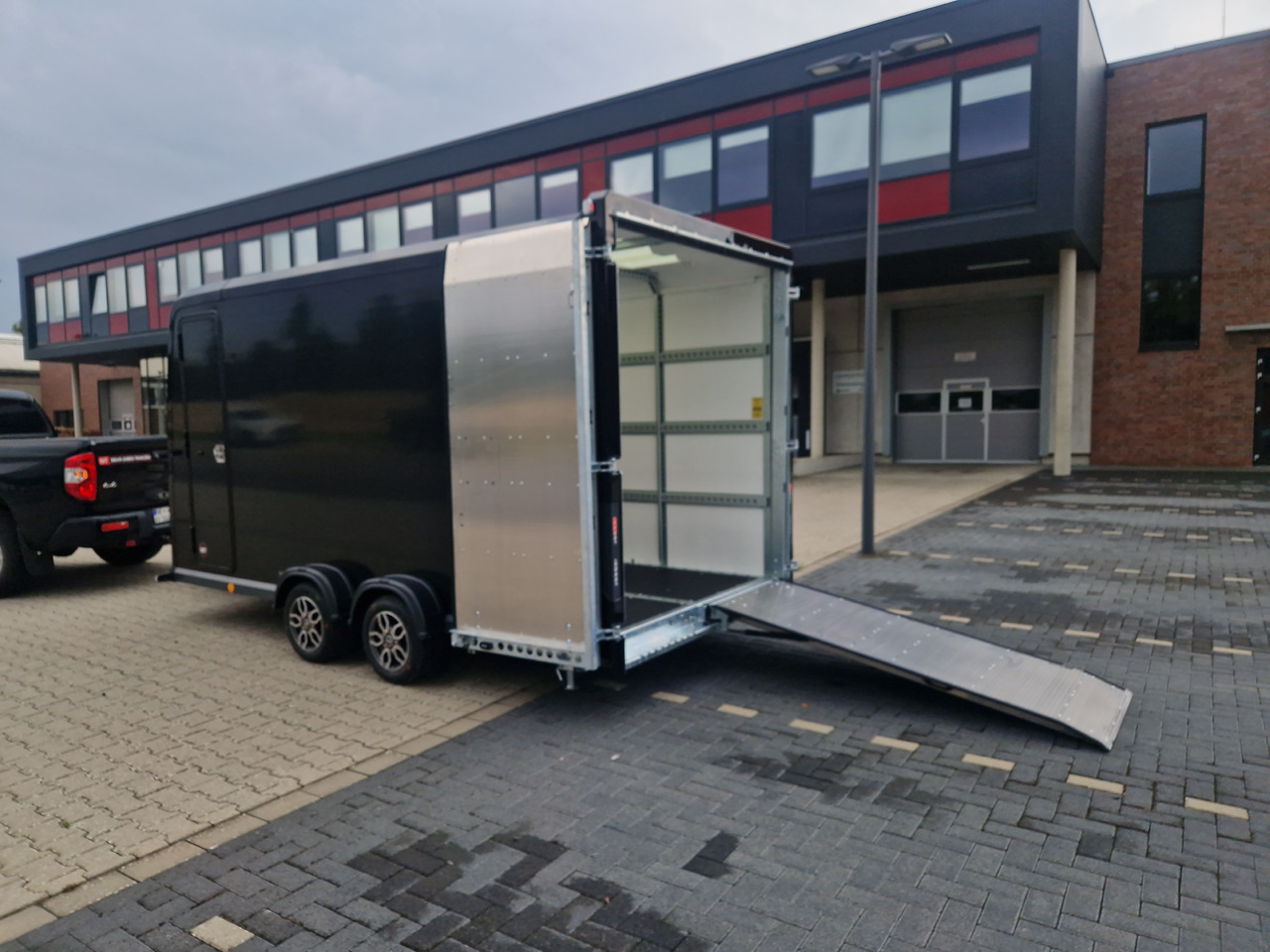BOX VAN 600-4018-27-2-12-B 400x180x200cm Seitentüren Zurrsystem GFK aero - Rimorchio per auto: foto 2 BOX VAN 600-4018-27-2-12-B 400x180x200cm Seitentüren Zurrsystem GFK aero - Rimorchio per auto: foto 2