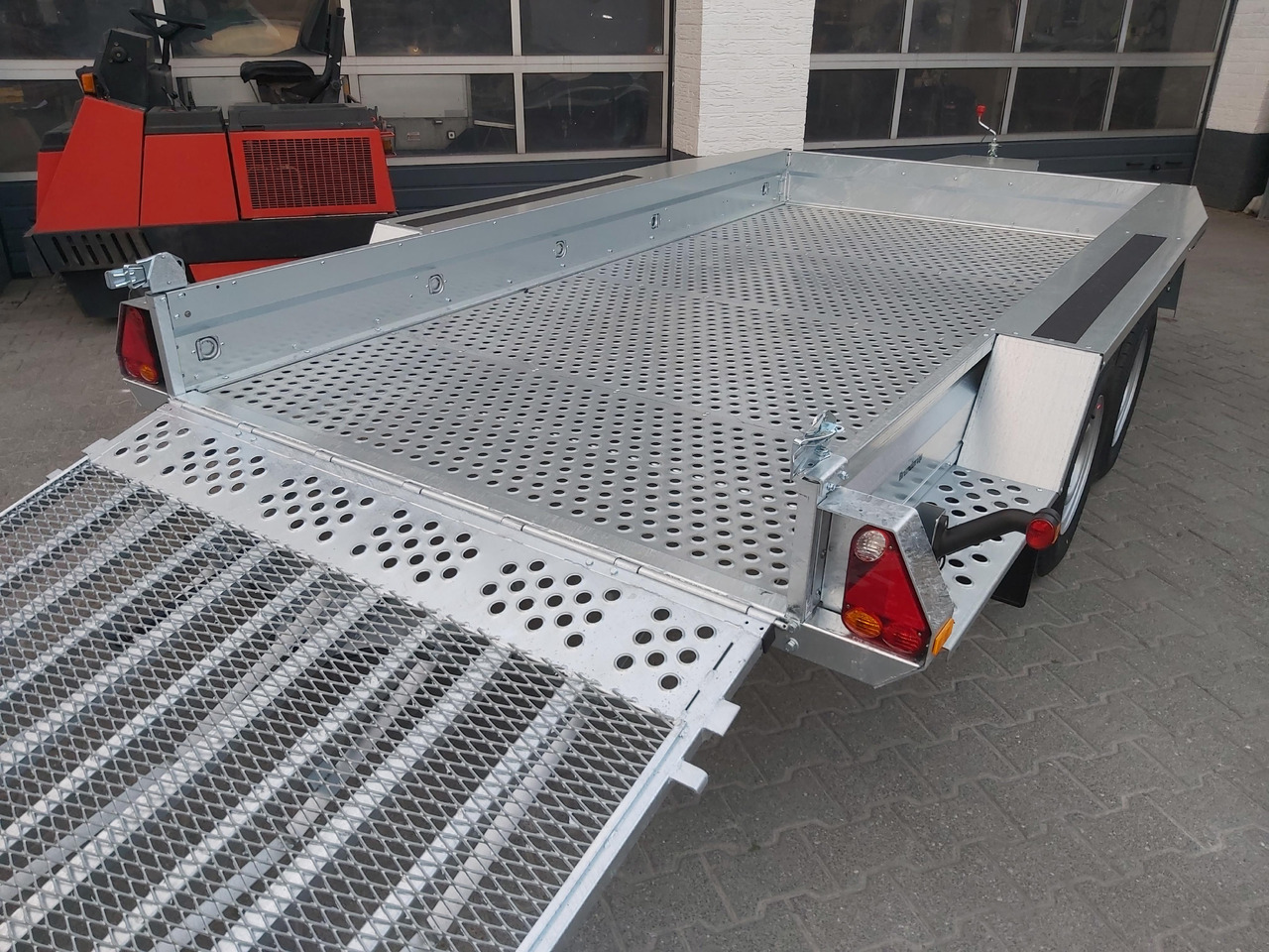 Brenderup MT 3651 MT3600 STB3500s 360x179x27cm Auffahrklappe Lochboden Stahl Reserverad 3500kg - Rimorchio trasporto macchine operatrici: foto 2 Brenderup MT 3651 MT3600 STB3500s 360x179x27cm Auffahrklappe Lochboden Stahl Reserverad 3500kg - Rimorchio trasporto macchine operatrici: foto 2