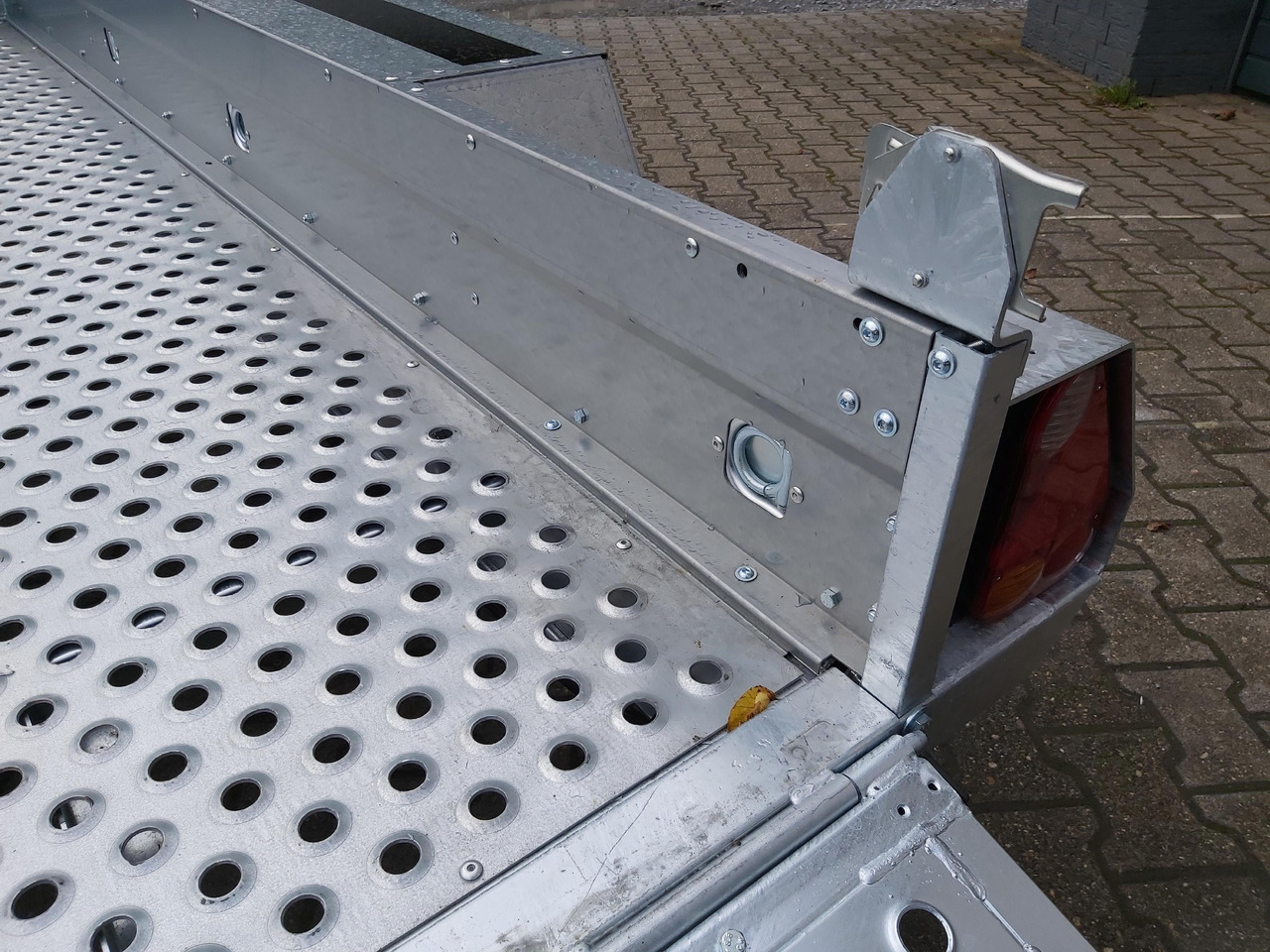 Brenderup Maschinentransporter MT 3080 STF 308x152x25cm Stahllochboden 3000kg - Rimorchio trasporto macchine operatrici: foto 5 Brenderup Maschinentransporter MT 3080 STF 308x152x25cm Stahllochboden 3000kg - Rimorchio trasporto macchine operatrici: foto 5