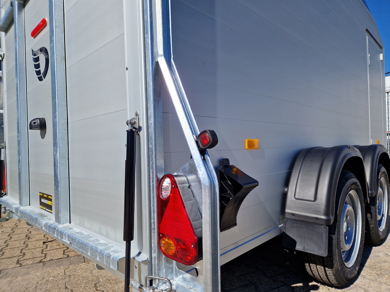 Cargo Roadster 700 plus 375x180x200cm Alu Poly kingblue Seitentür Pullman 2600kg 100km/H Aktion - Rimorchio furgonato: foto 5 Cargo Roadster 700 plus 375x180x200cm Alu Poly kingblue Seitentür Pullman 2600kg 100km/H Aktion - Rimorchio furgonato: foto 5