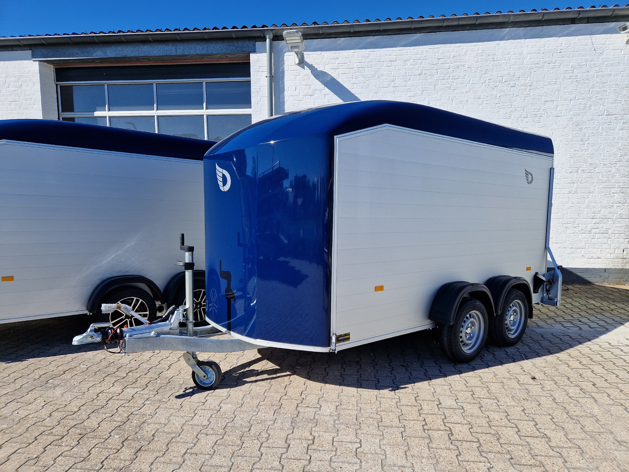Cargo Roadster 700 plus 375x180x200cm Alu Poly kingblue Seitentür Pullman 2600kg 100km/H Aktion - Rimorchio furgonato: foto 2 Cargo Roadster 700 plus 375x180x200cm Alu Poly kingblue Seitentür Pullman 2600kg 100km/H Aktion - Rimorchio furgonato: foto 2