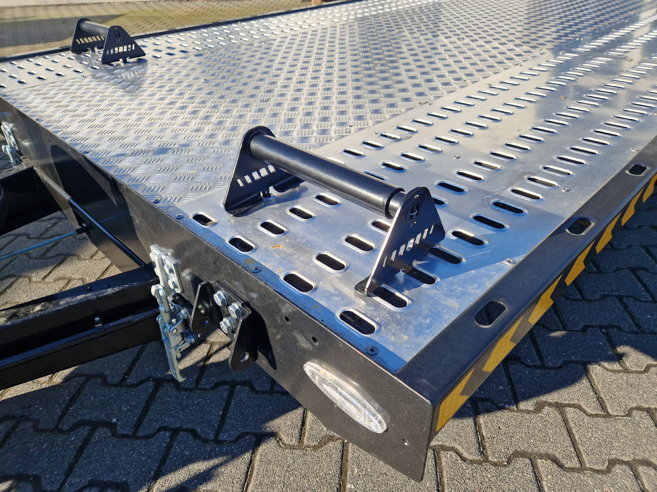Rimorchio trasporto automezzi Cartrailer Expert 3560 easyload black 600x216cm hydr. kippbar Premium black Tridem 10" 100kmH 3500kg: foto 6