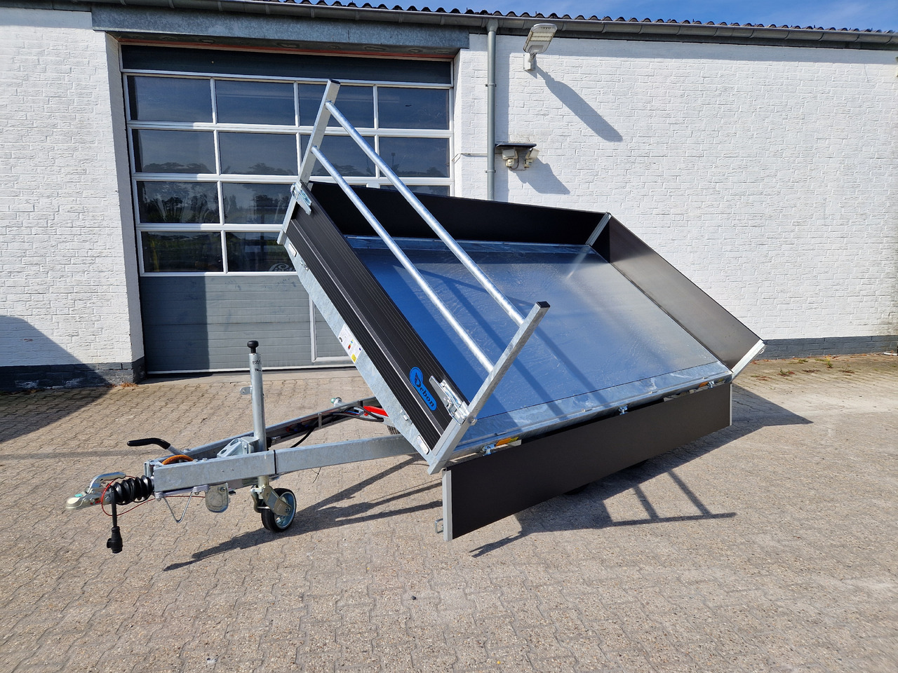 Cheval Liberte Kipper PW 3.3 35 black 330x180x35cm Elektro 3500kg Modell 09.2024 - Rimorchio ribaltabile: foto 2 Cheval Liberte Kipper PW 3.3 35 black 330x180x35cm Elektro 3500kg Modell 09.2024 - Rimorchio ribaltabile: foto 2