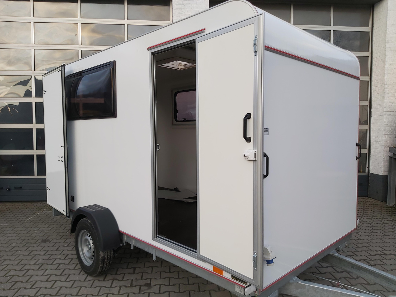 Koffer Sport Camp TFS 360.00 360x180x190cm aero Seitentür 2 Fenster+ DL IL 230V 1300kg 100km/H - Caravan: foto 3 Koffer Sport Camp TFS 360.00 360x180x190cm aero Seitentür 2 Fenster+ DL IL 230V 1300kg 100km/H - Caravan: foto 3