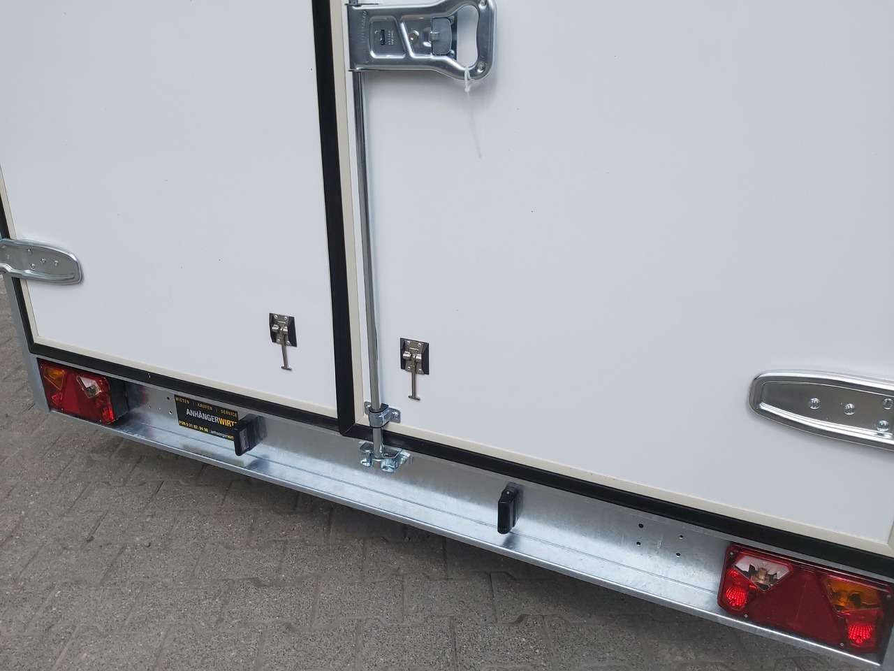 Koffer Sport Camp TFS 360.00 360x200x210cm aero Seitentür Fenster Bett (L) 1300kg 100km/H - Caravan: foto 5 Koffer Sport Camp TFS 360.00 360x200x210cm aero Seitentür Fenster Bett (L) 1300kg 100km/H - Caravan: foto 5