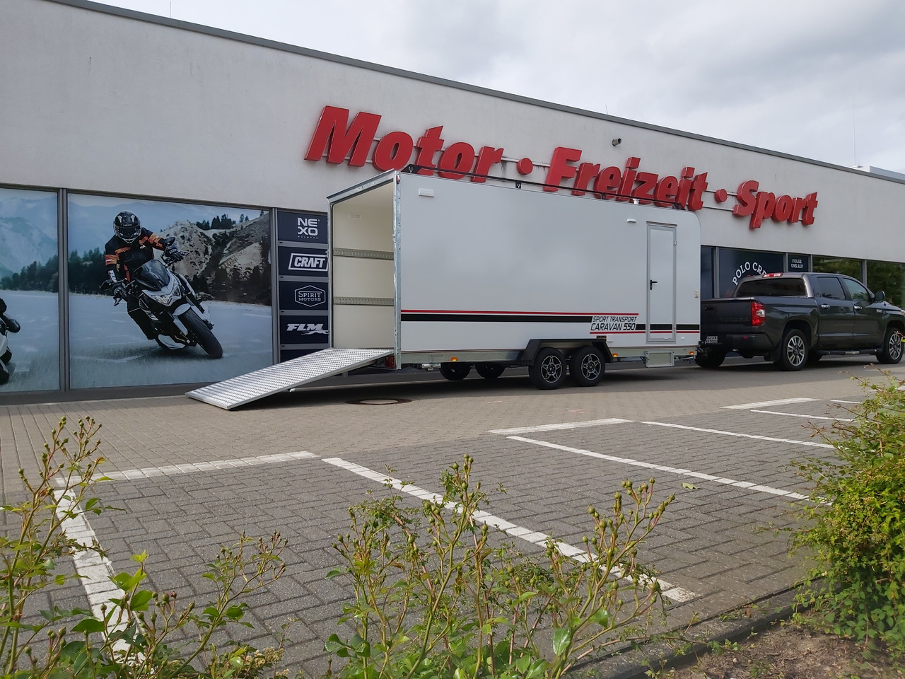 Rimorchio autonegozio Koffer Sport Camp TFS 550.01 550x200x210cm Heckrampe Wohnabteil Premium 100km/H 2700kg AKTION: foto 18 Rimorchio autonegozio Koffer Sport Camp TFS 550.01 550x200x210cm Heckrampe Wohnabteil Premium 100km/H 2700kg AKTION: foto 18