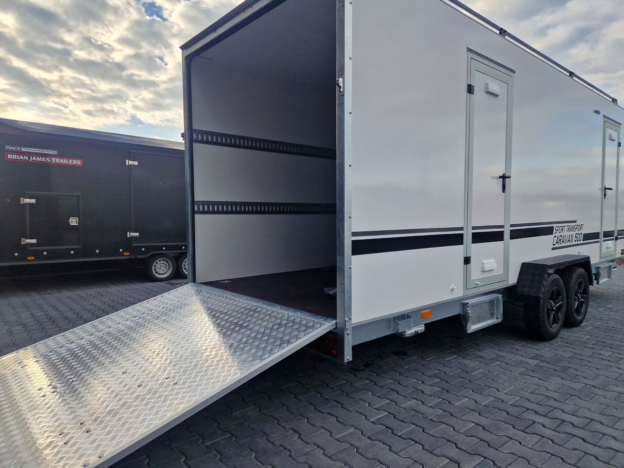 Koffer Sport Camp TFS 600.01 600x200x210cm Premium Laderaum 300cm Seitentür Wohnabteil 3000kg 100km - Rimorchio per auto: foto 3 Koffer Sport Camp TFS 600.01 600x200x210cm Premium Laderaum 300cm Seitentür Wohnabteil 3000kg 100km - Rimorchio per auto: foto 3
