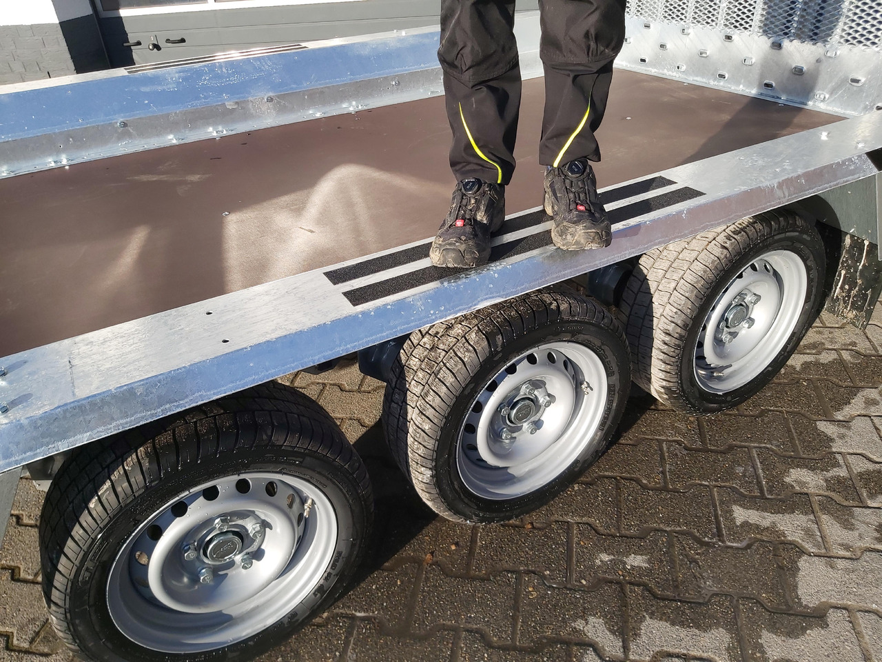 Martz Maschinentransporter BUILDER XL Bau-3 3500/3 400x180x30cm Auffahrklappe Tridem (XL) 3500kg - Rimorchio trasporto macchine operatrici: foto 4 Martz Maschinentransporter BUILDER XL Bau-3 3500/3 400x180x30cm Auffahrklappe Tridem (XL) 3500kg - Rimorchio trasporto macchine operatrici: foto 4